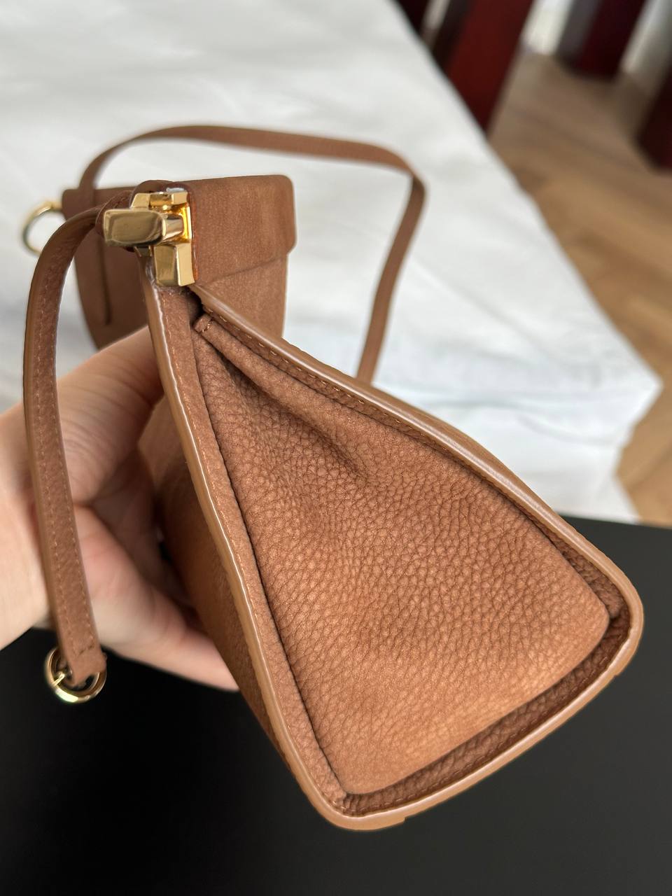 ALAÏA Le Click Medium East-West Pebbled Calfskin Shoulder Bag