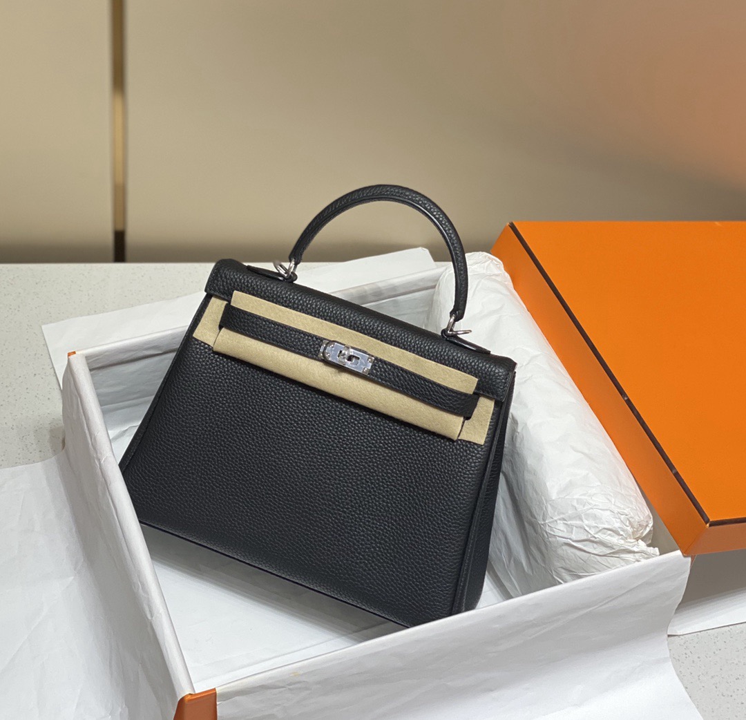 Hermès Kelly 25 black togo leather palladium hardware