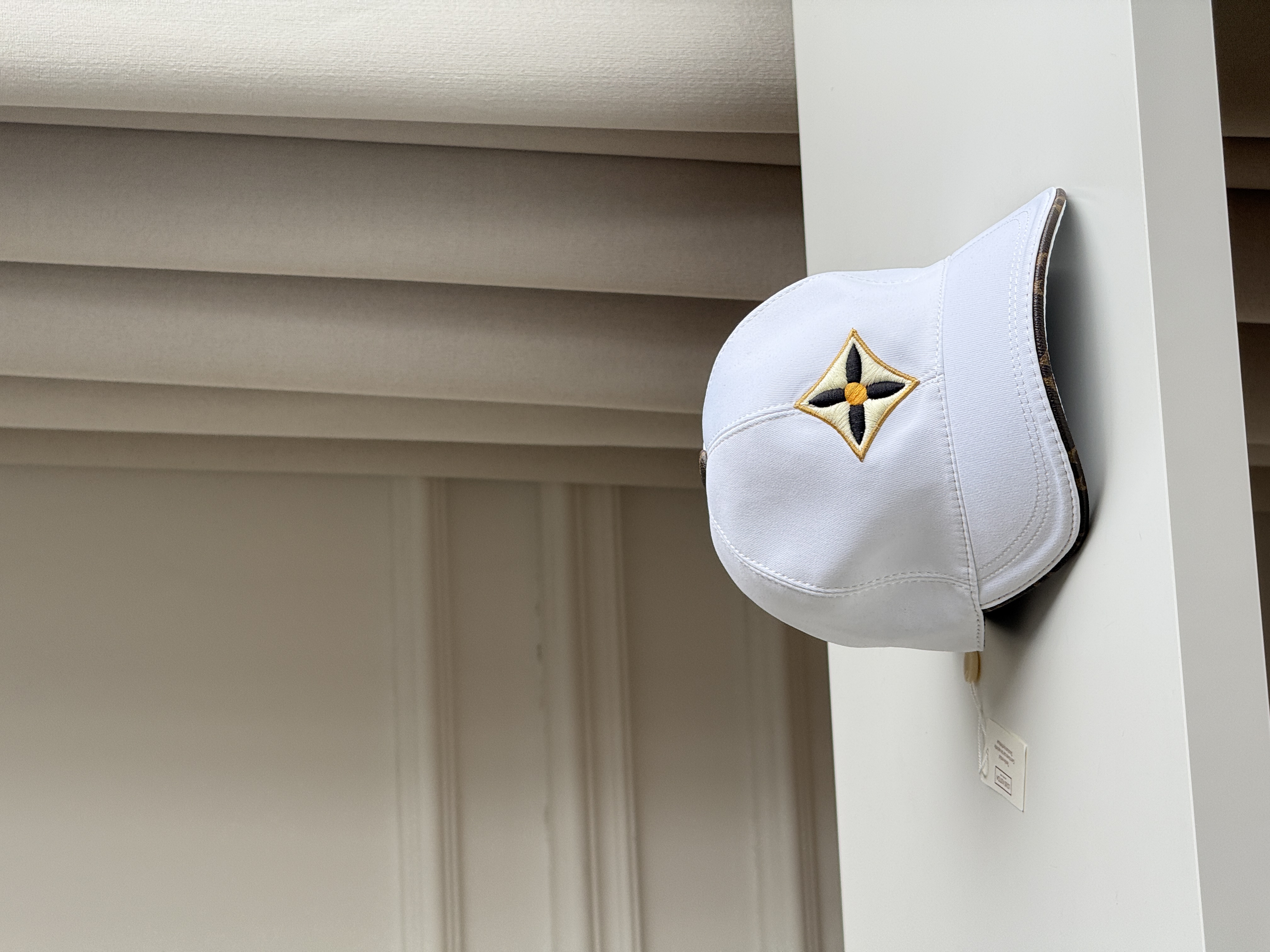 Louis Vuitton White Diamond Four-Leaf Embroidery Monogram Trim Baseball Cap
