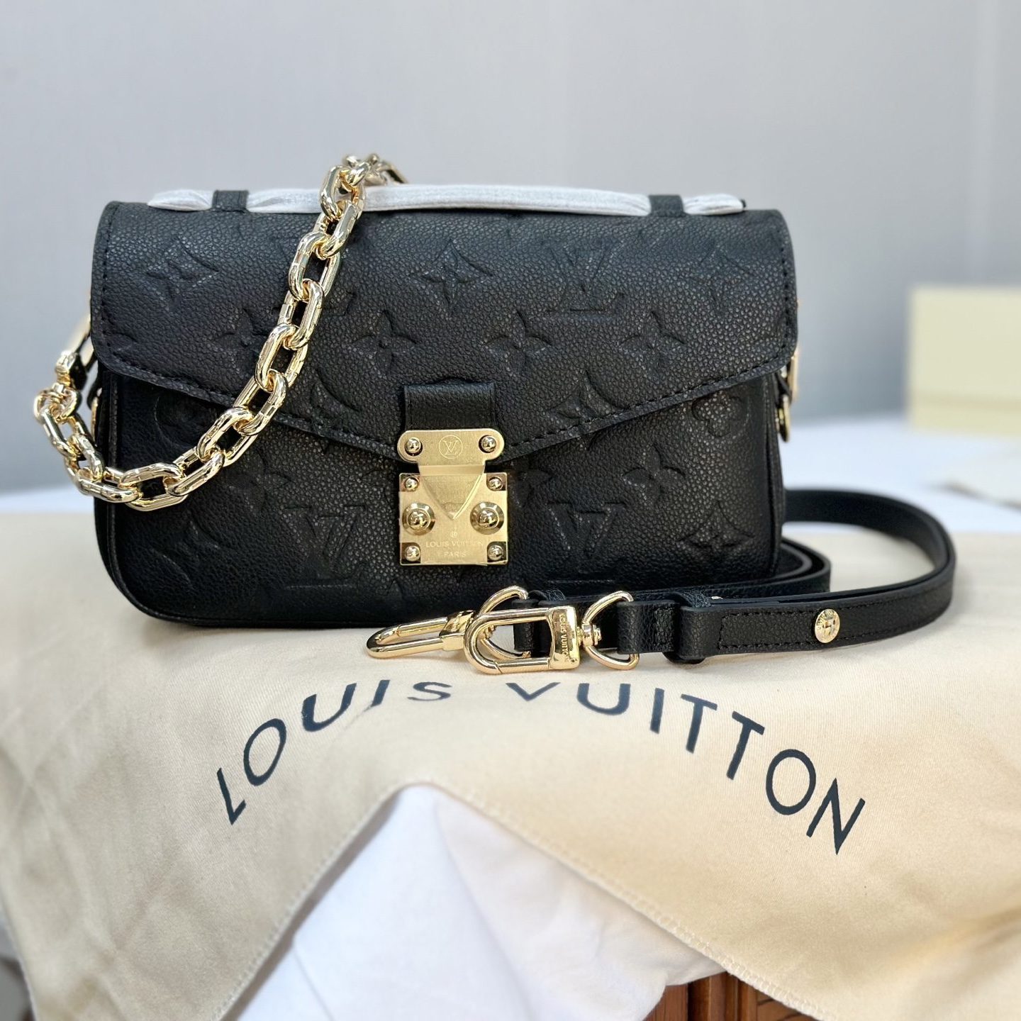 POCHETTE METIS EAST WEST BLACK 21X6X13CM