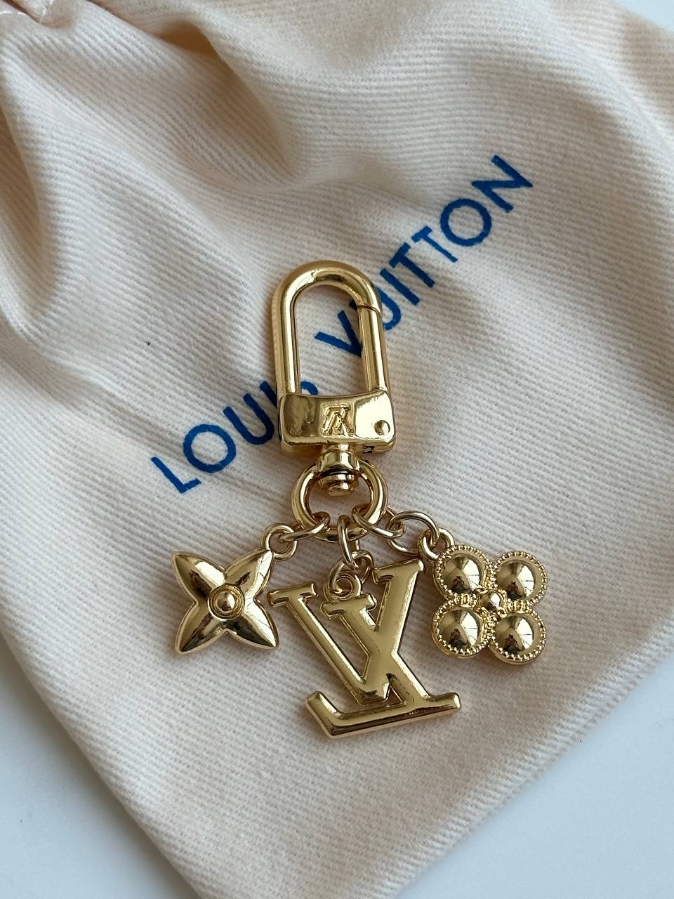 Louis Vuitton Gold Metal LV Logo Four-Leaf Flower Star Bag Charm Keychain
