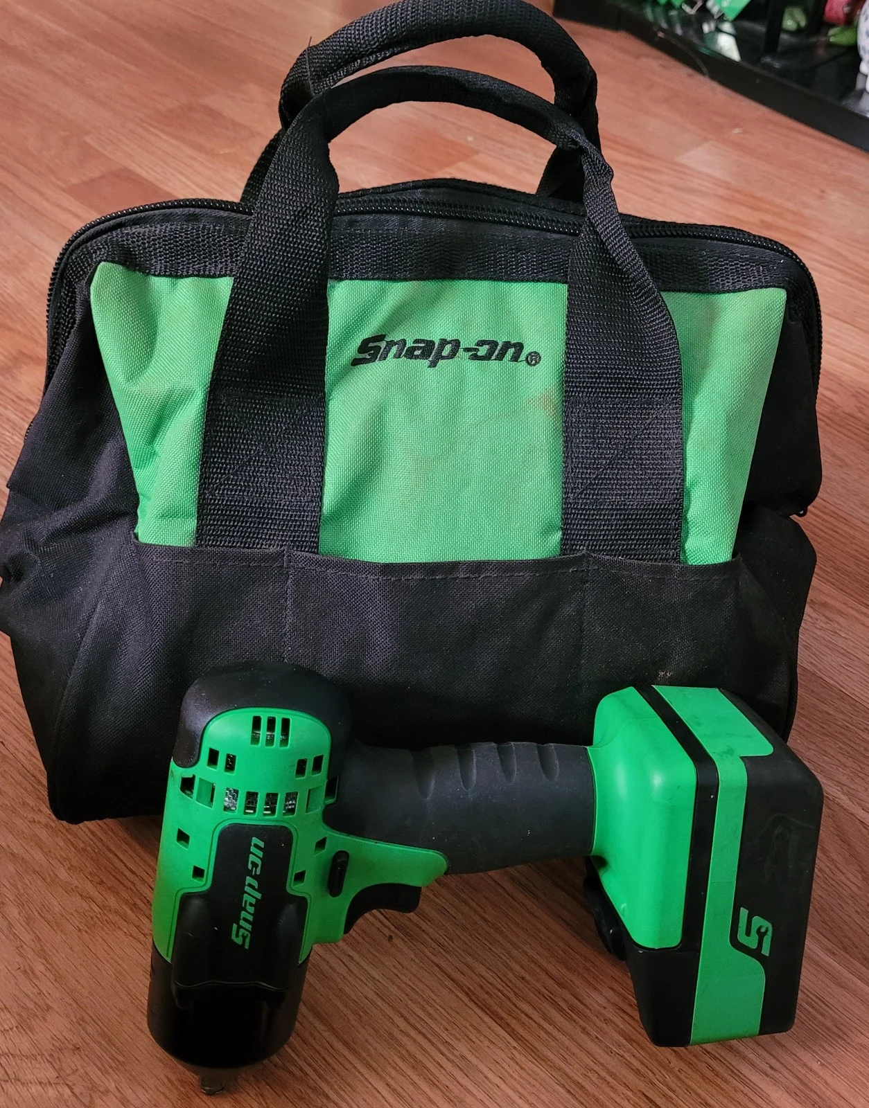Snap on 18Volt Impact Wrench Set Snap-on ZN7SS