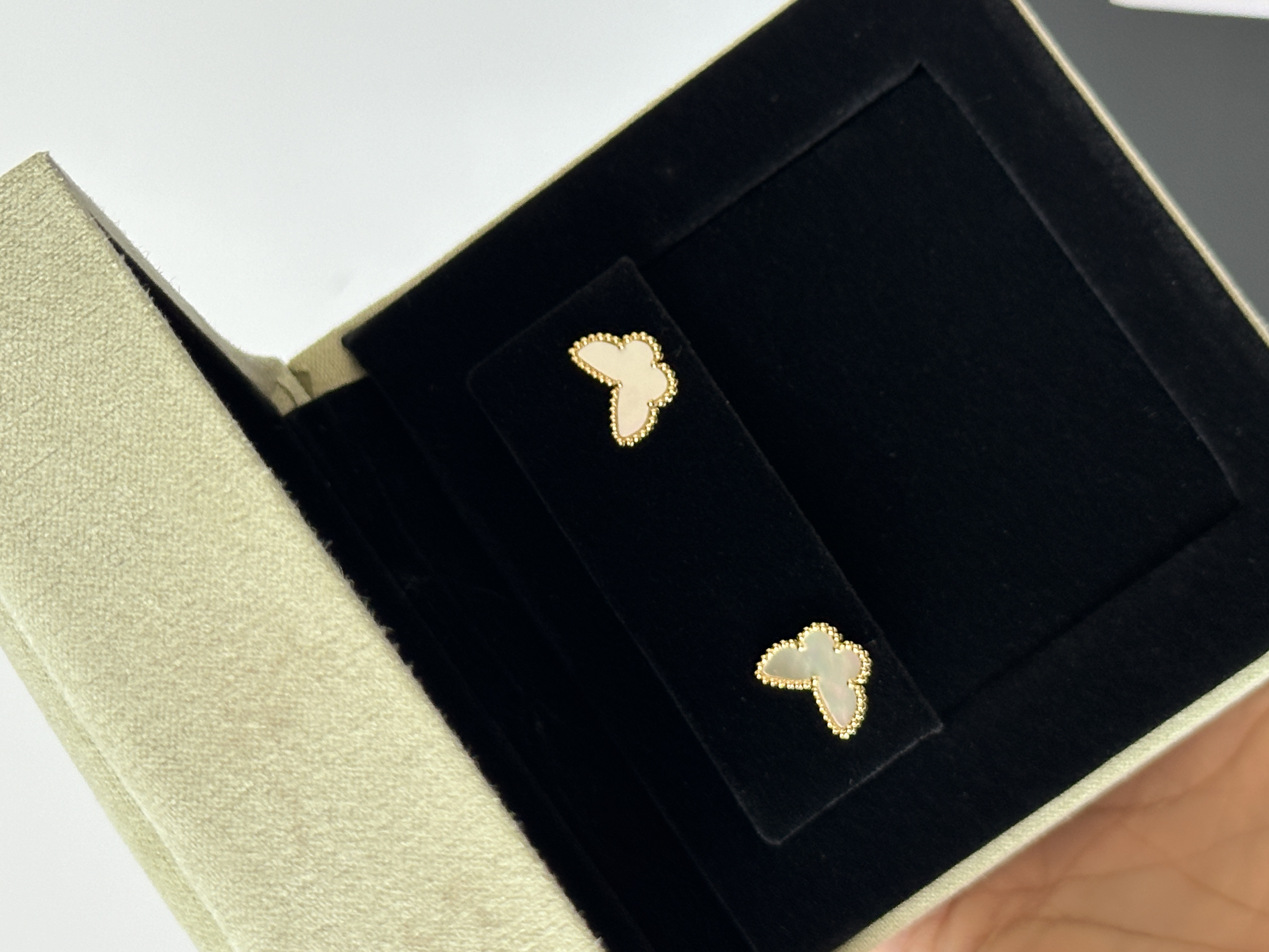 Van Cleef & Arpels Sweet Alhambra Papillon