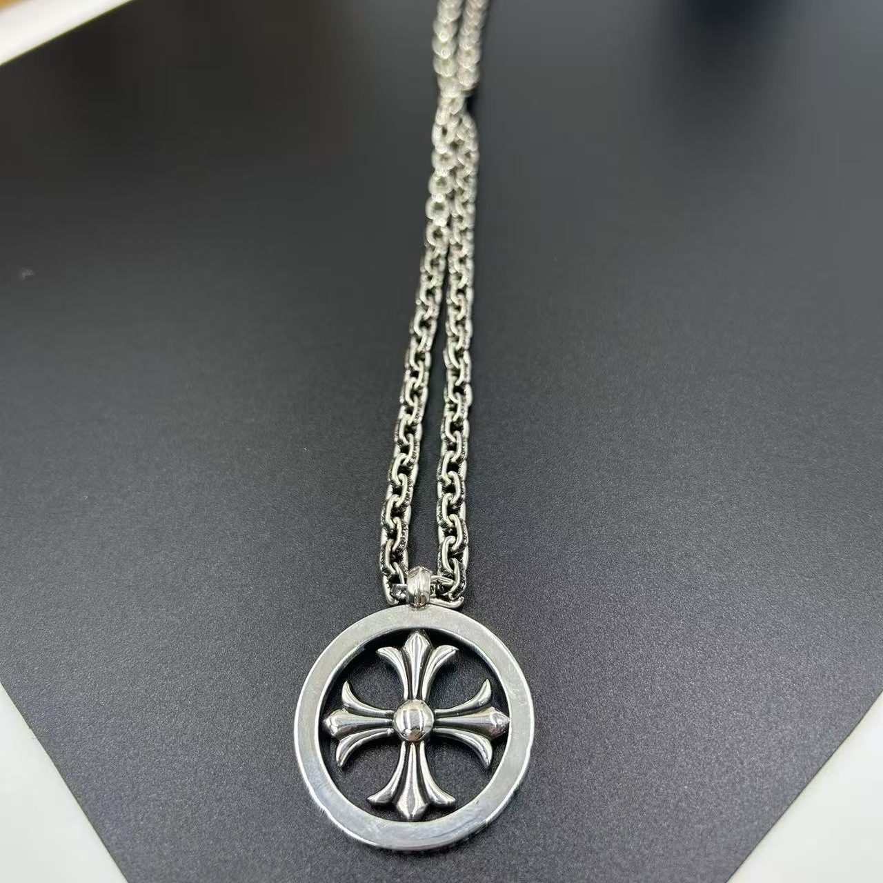 CHROME HEARTS ROUND PENDANT CROSS NECKLACE