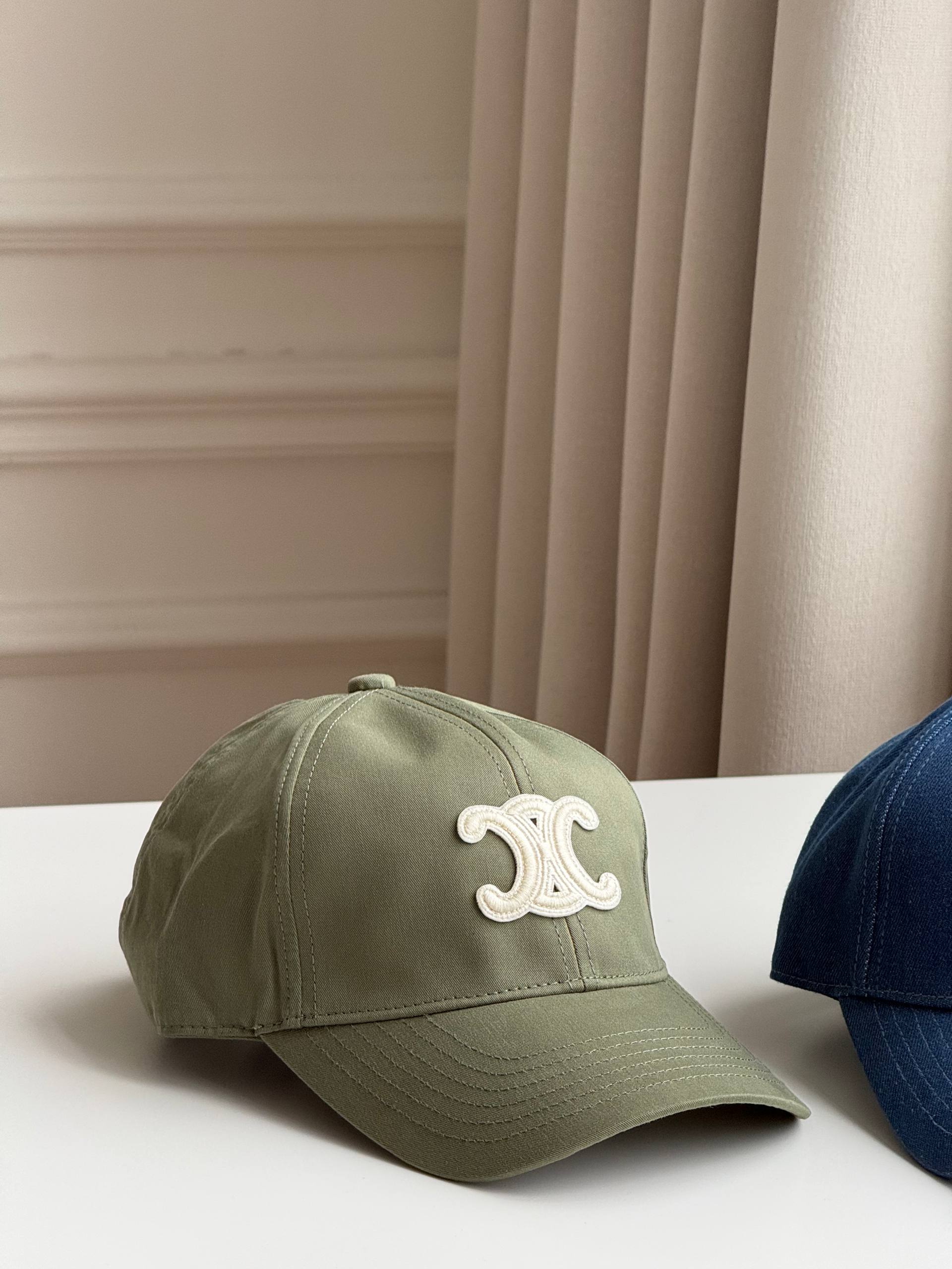 Triomphe Embroidered Baseball Cap