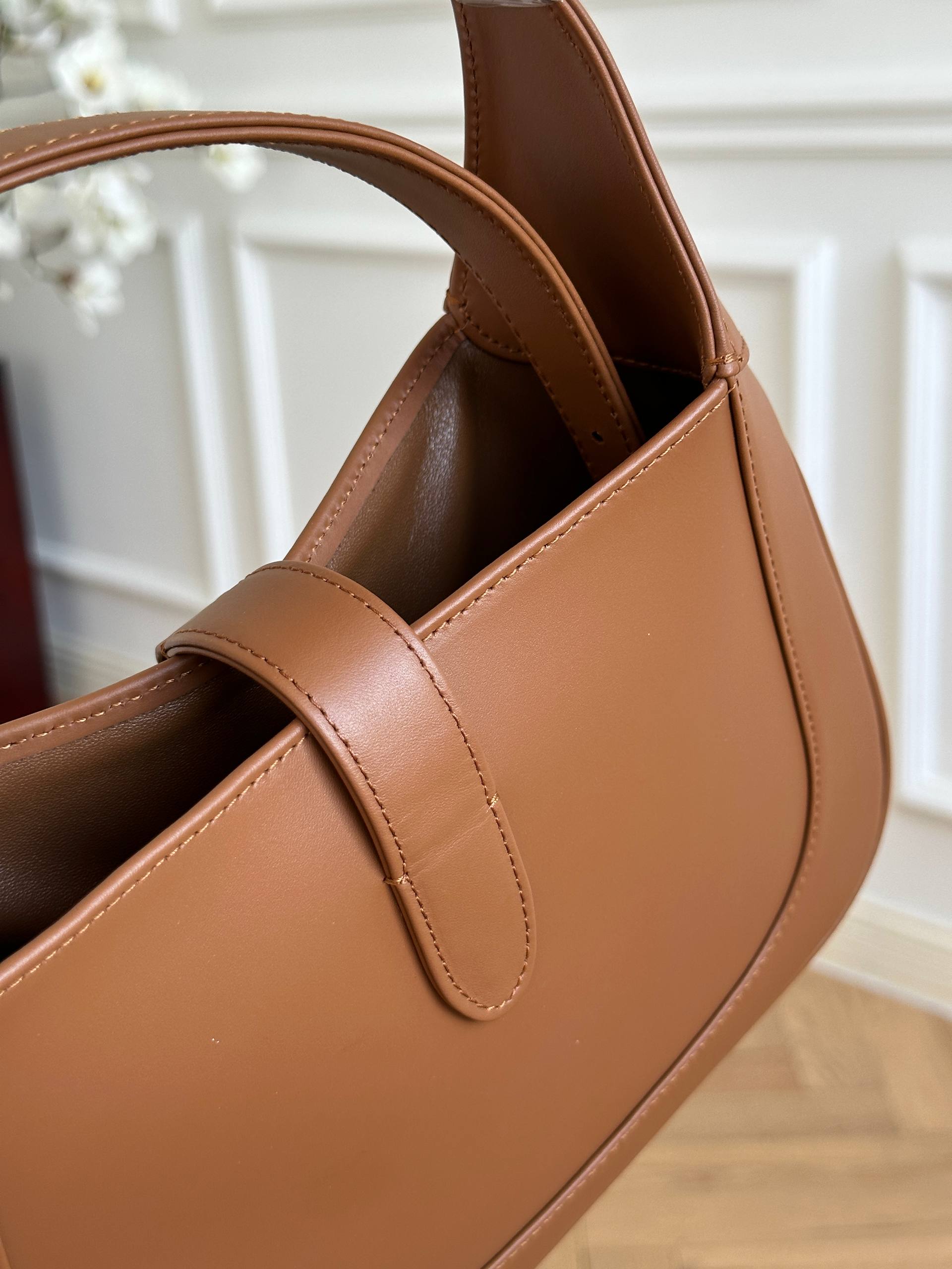 Gucci Jackie 1961 Small Caramel Smooth Leather Hobo Bag with Web Strap