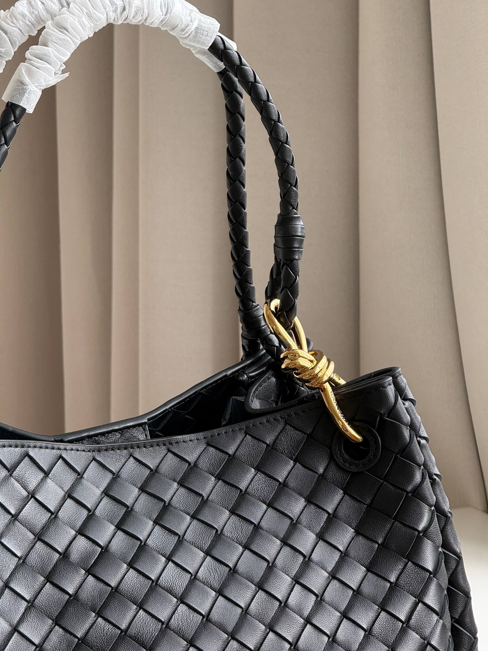 Bottega Veneta Andiamo Medium Intrecciato Leather Tote Bag