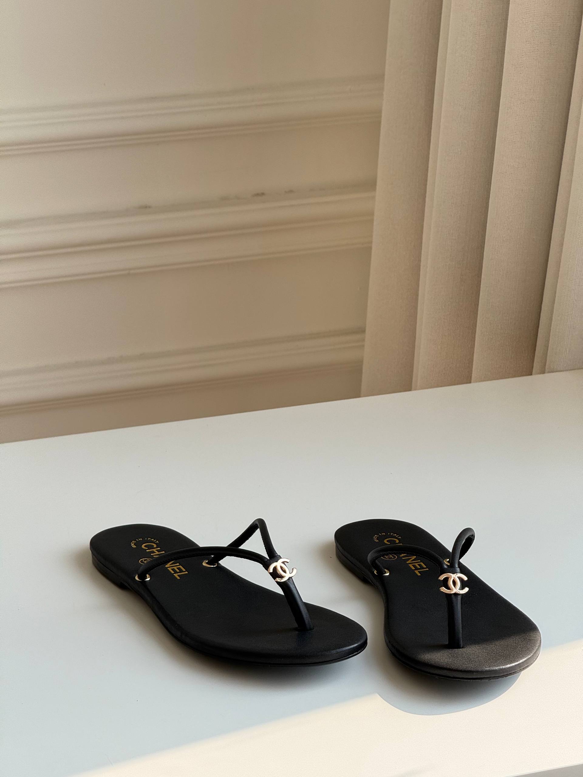 Chanel CC Logo Thong Sandals
