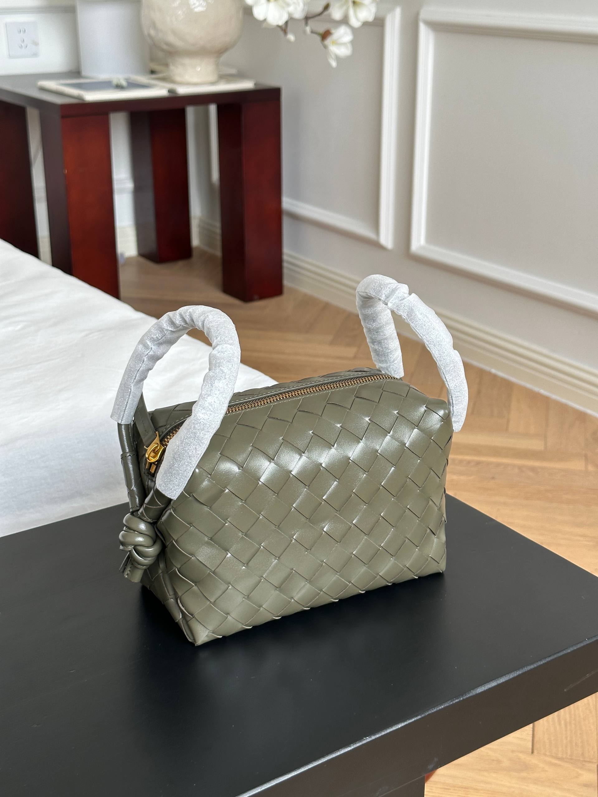 Bottega Veneta Olive Green Intrecciato Woven Knot Handle Crossbody Camera Bag
