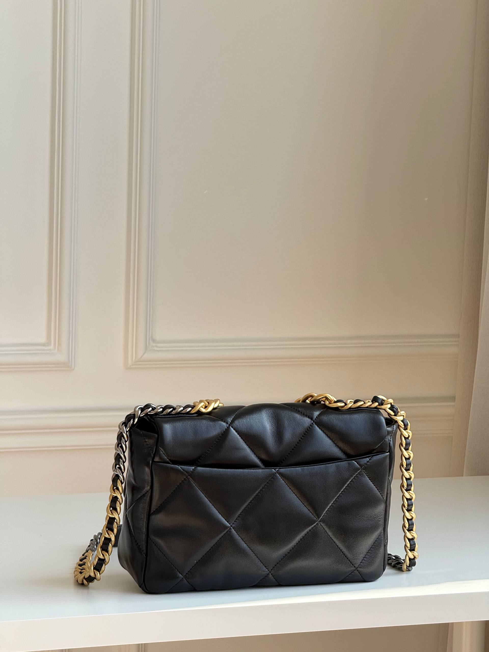 CHANEL 19 Flap Bag