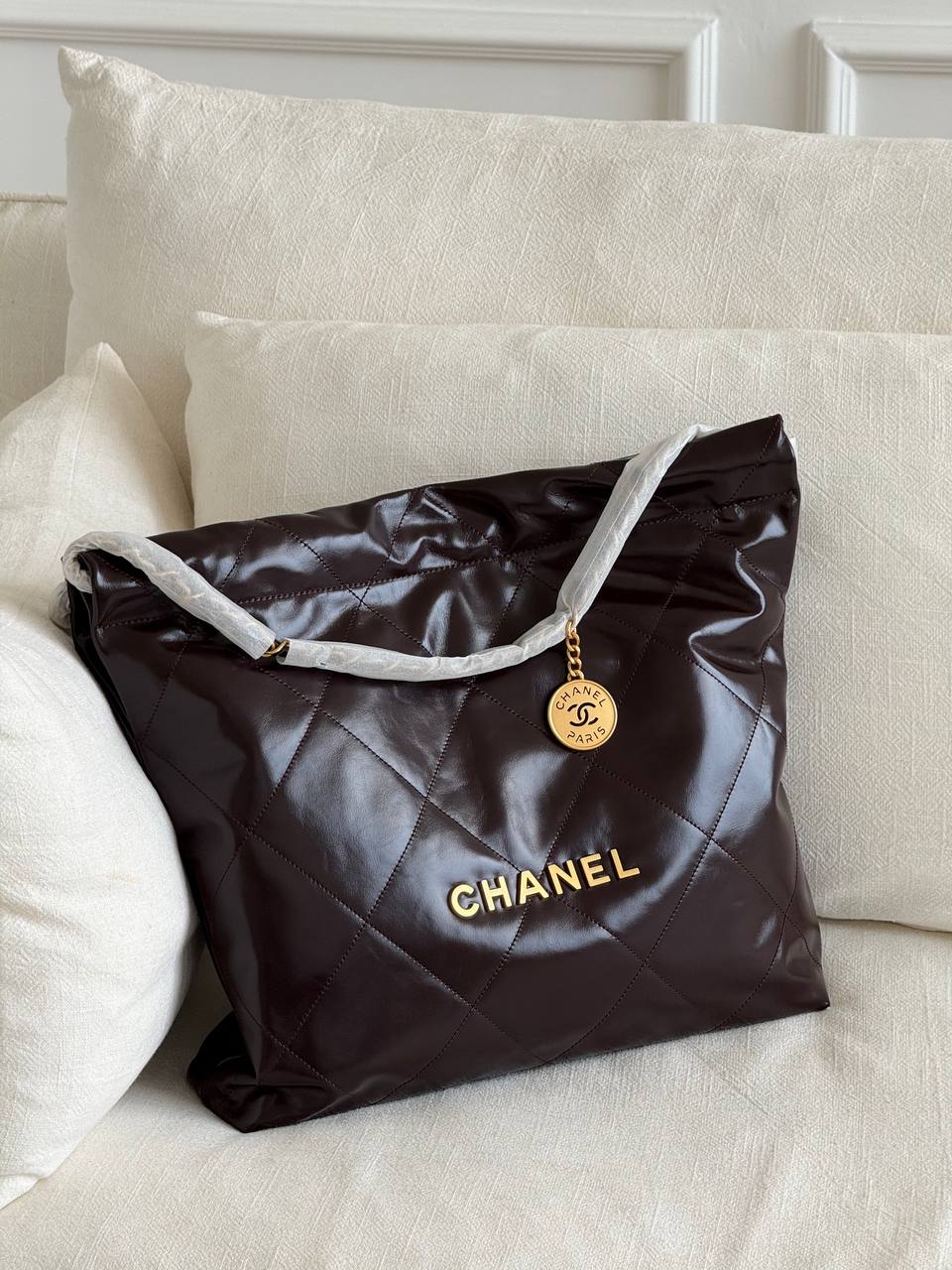 CHANEL 22 Large Tote Bag in Dark Brown Shiny Calfskin