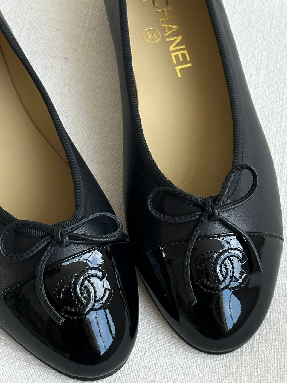 CHANEL Two-Tone Bow Interlocking CC Ballet Flats
