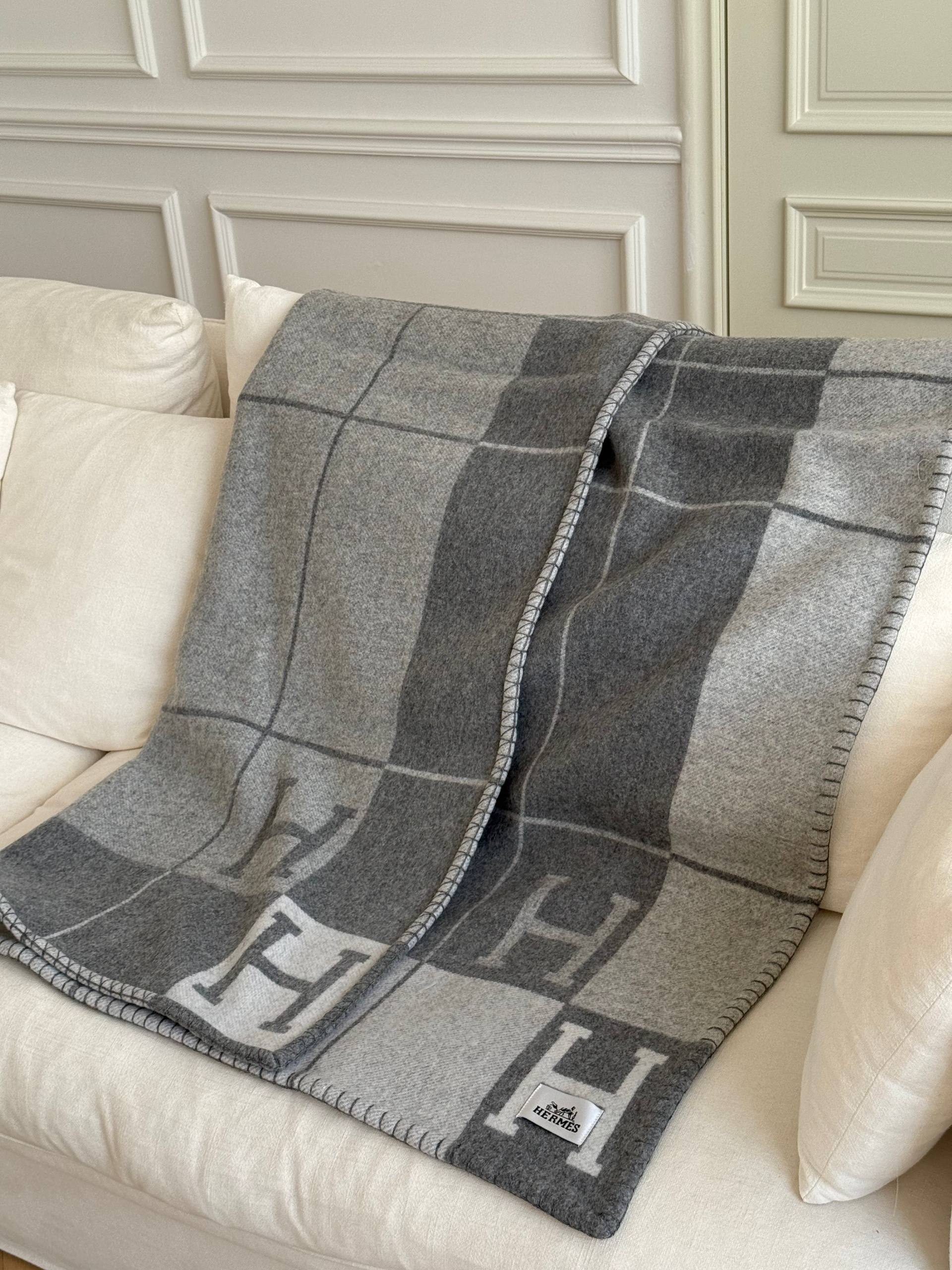 Hermès Avalon III Throw Blanket