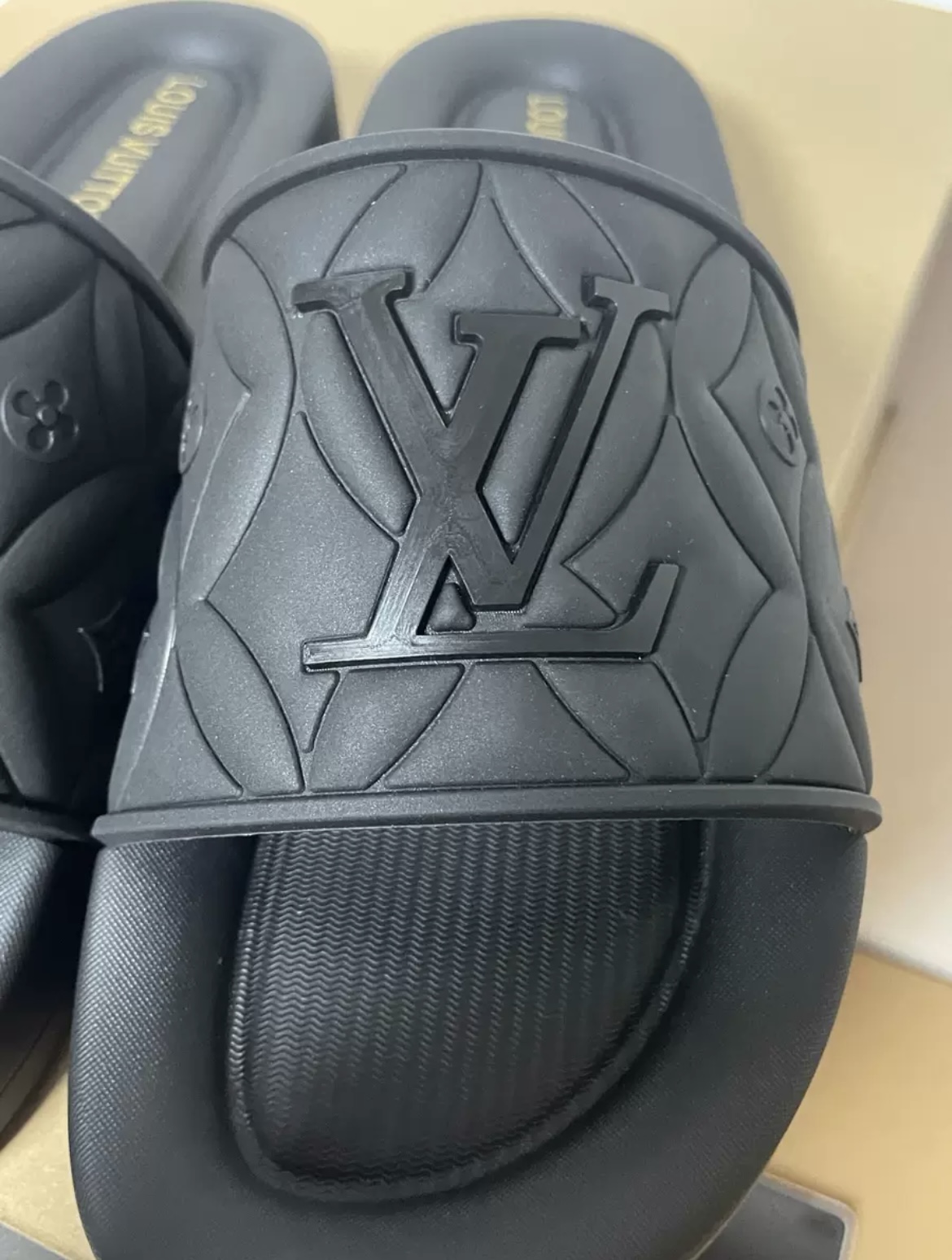 LV Waterfront Slide Black Color