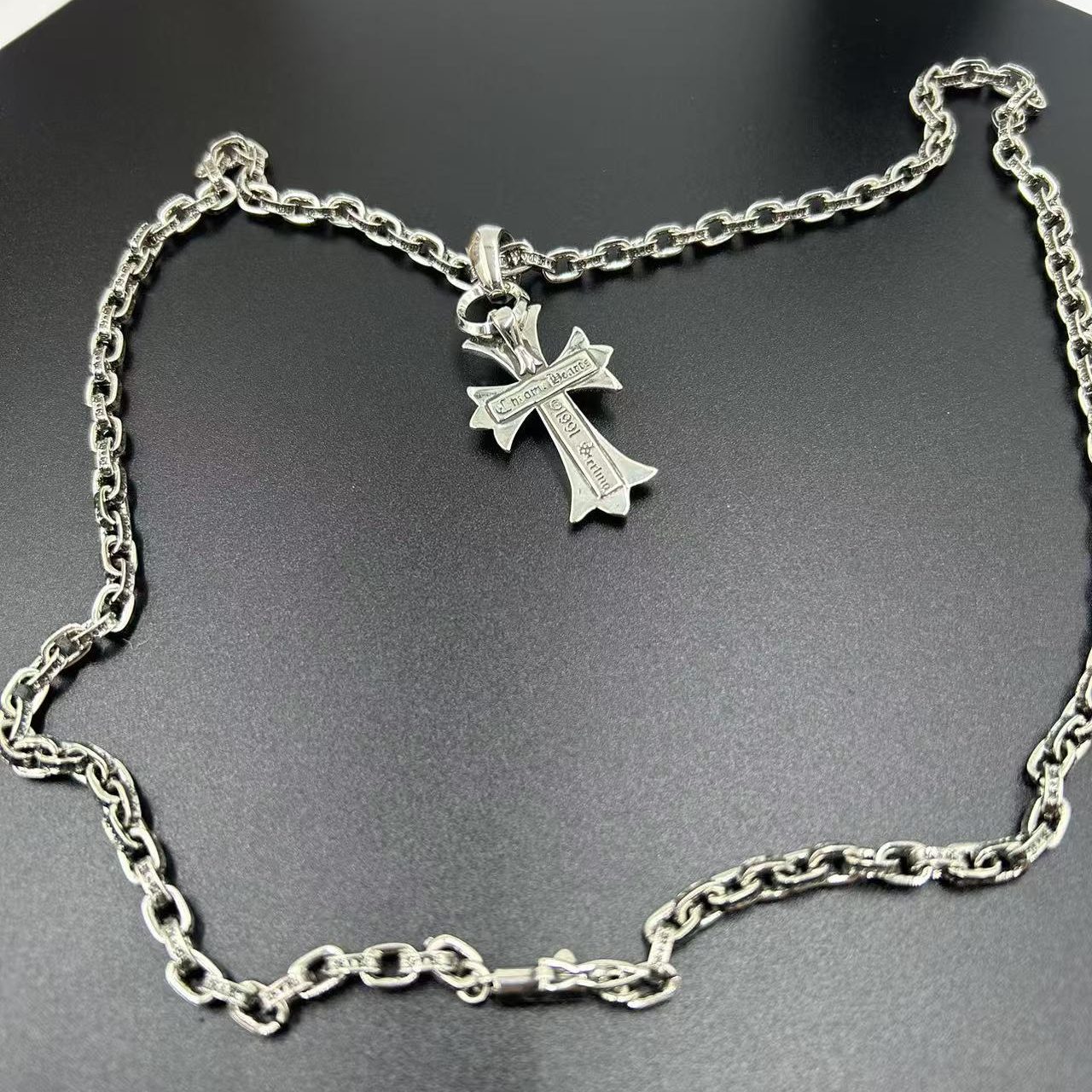 CHROME HEARTS CLASSIC CROSS PENDANT NECKLACE