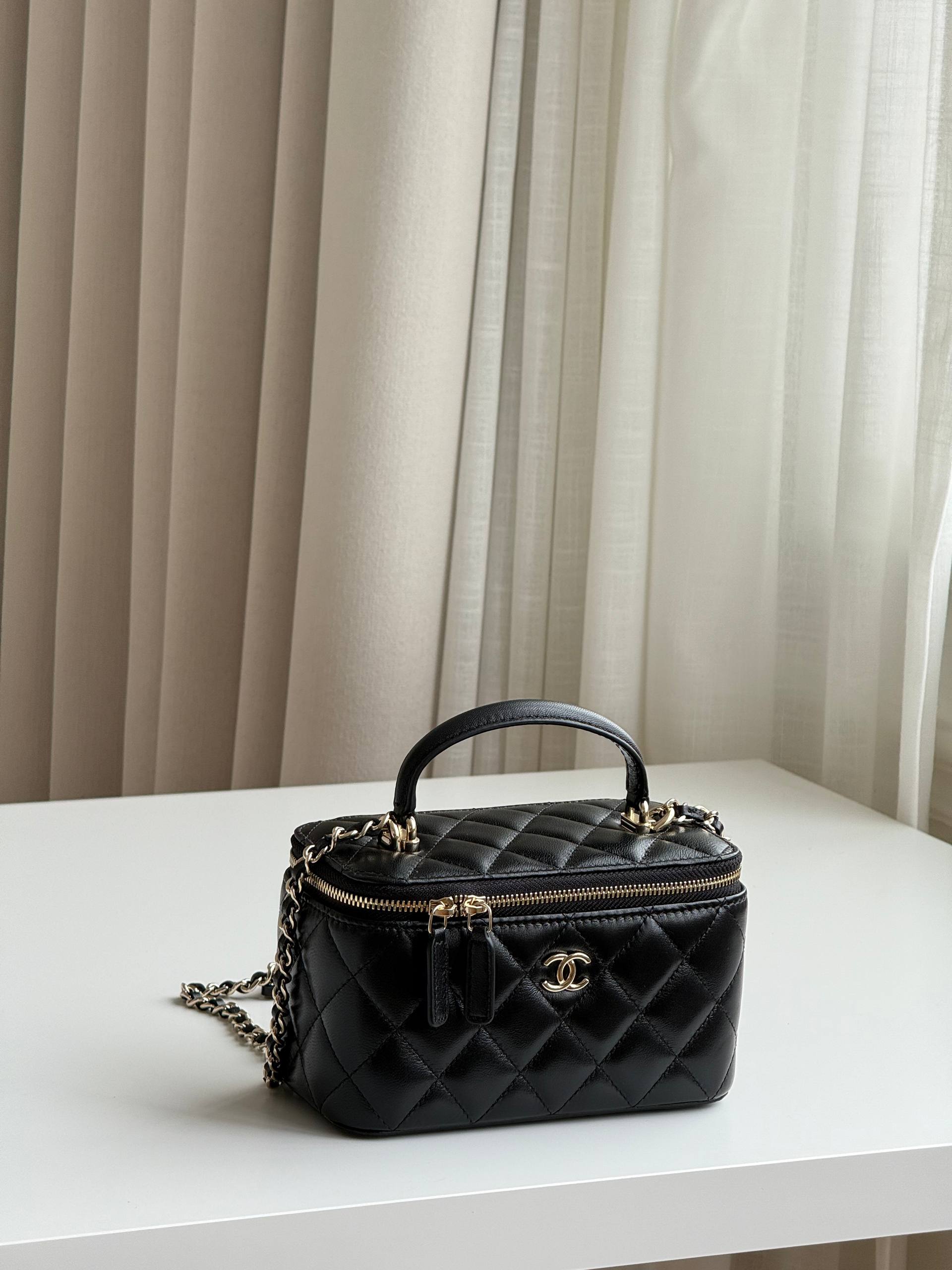 CHANEL Vanity
