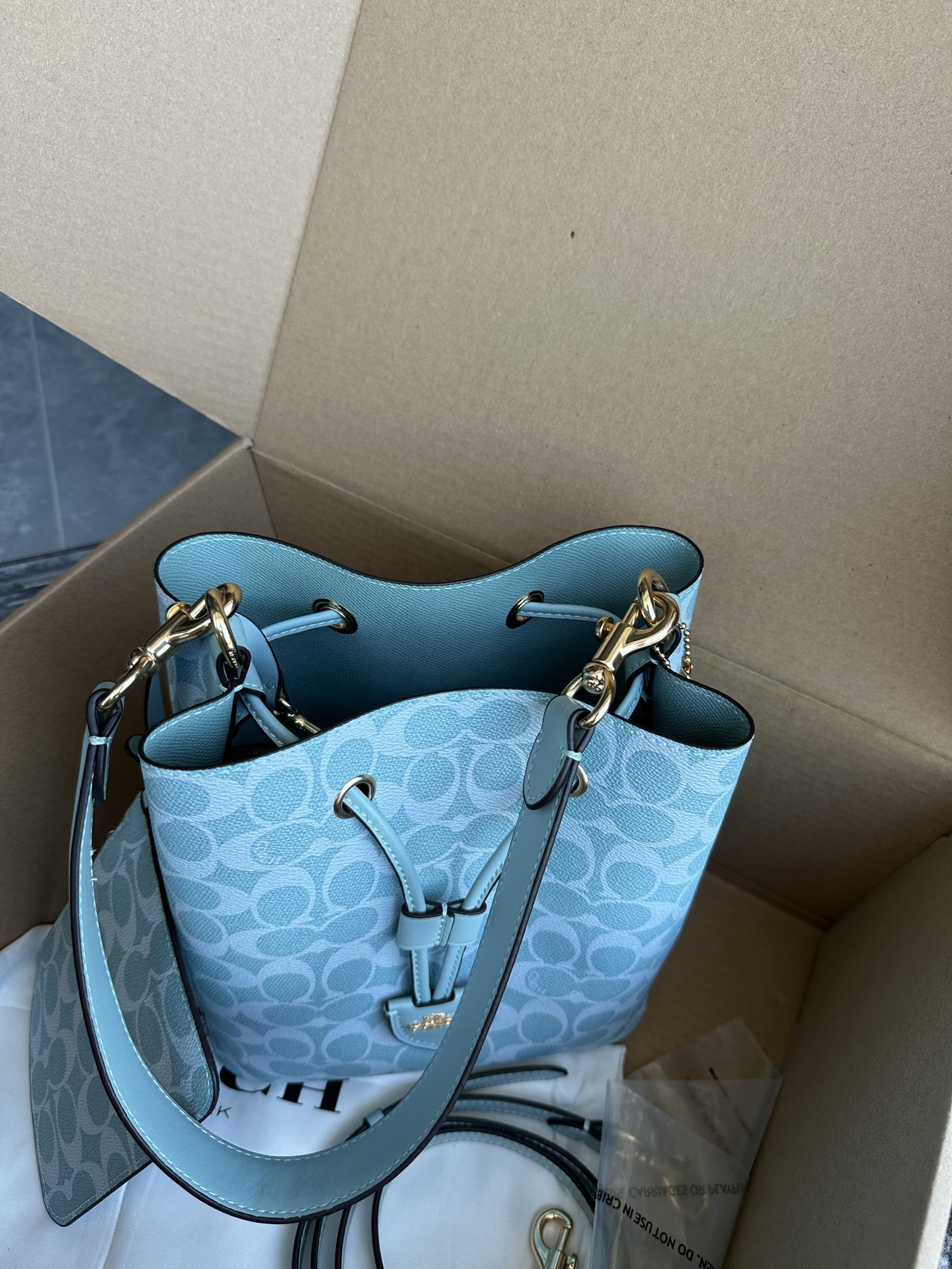 Women Handbag CEZ36 Rowan Bucket Bag In Signature Canvas