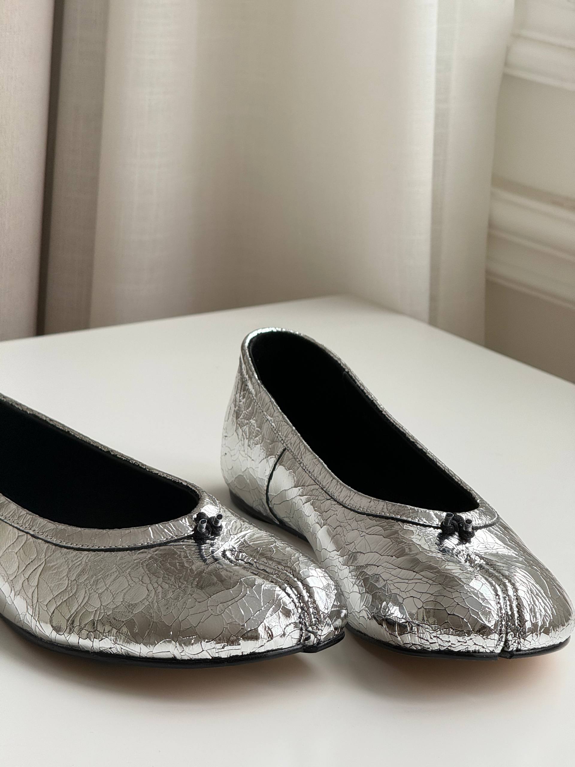 Maison Margiela Silver Crackled Tabi Split-Toe Ballet Flats