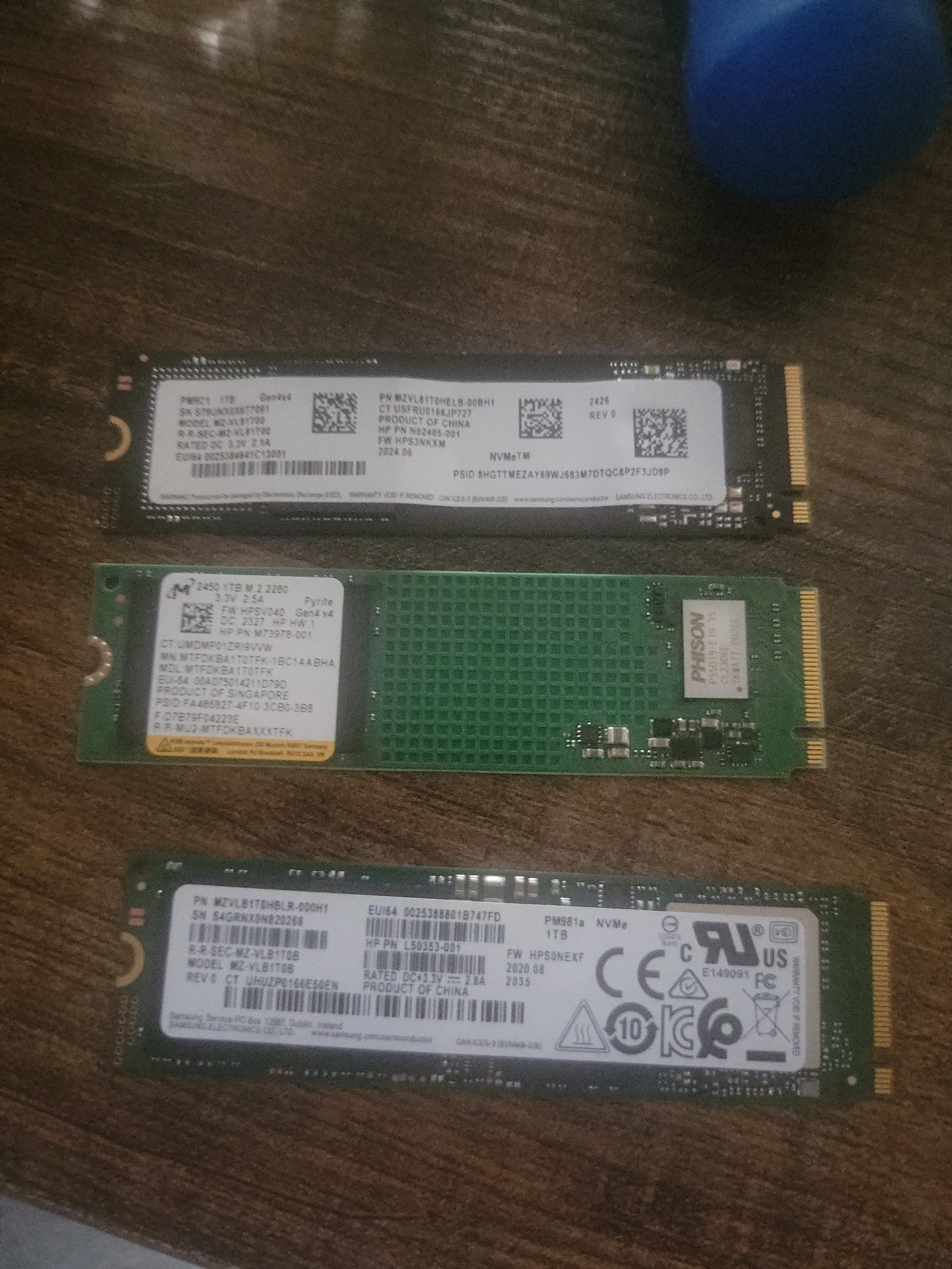 Three 1tbSSD Santoni Like new 7PI2B