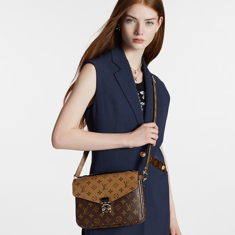 LV Pochette Metis Handbag