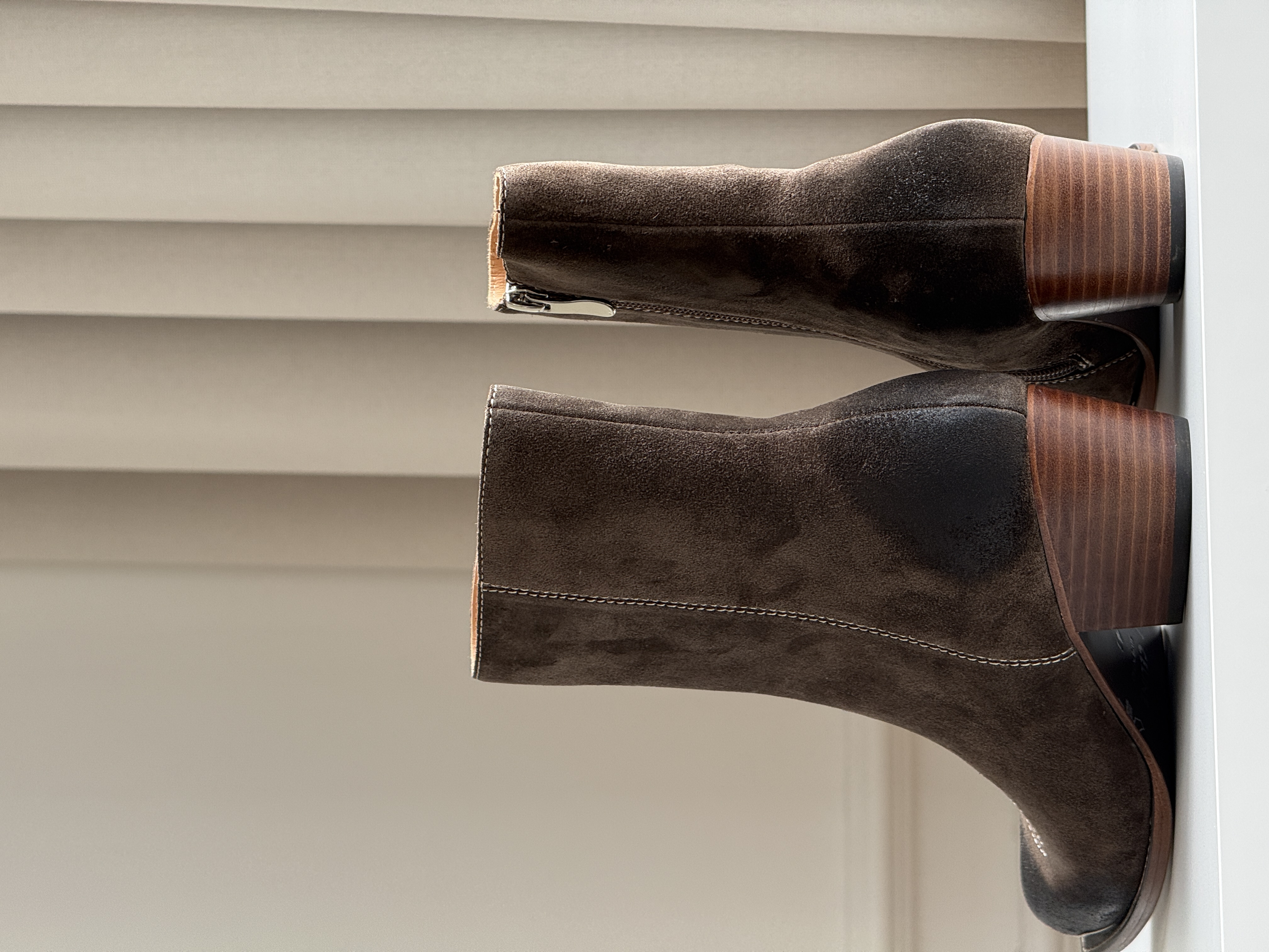 CLINE Western-style suede ankle boots with metal toe cap