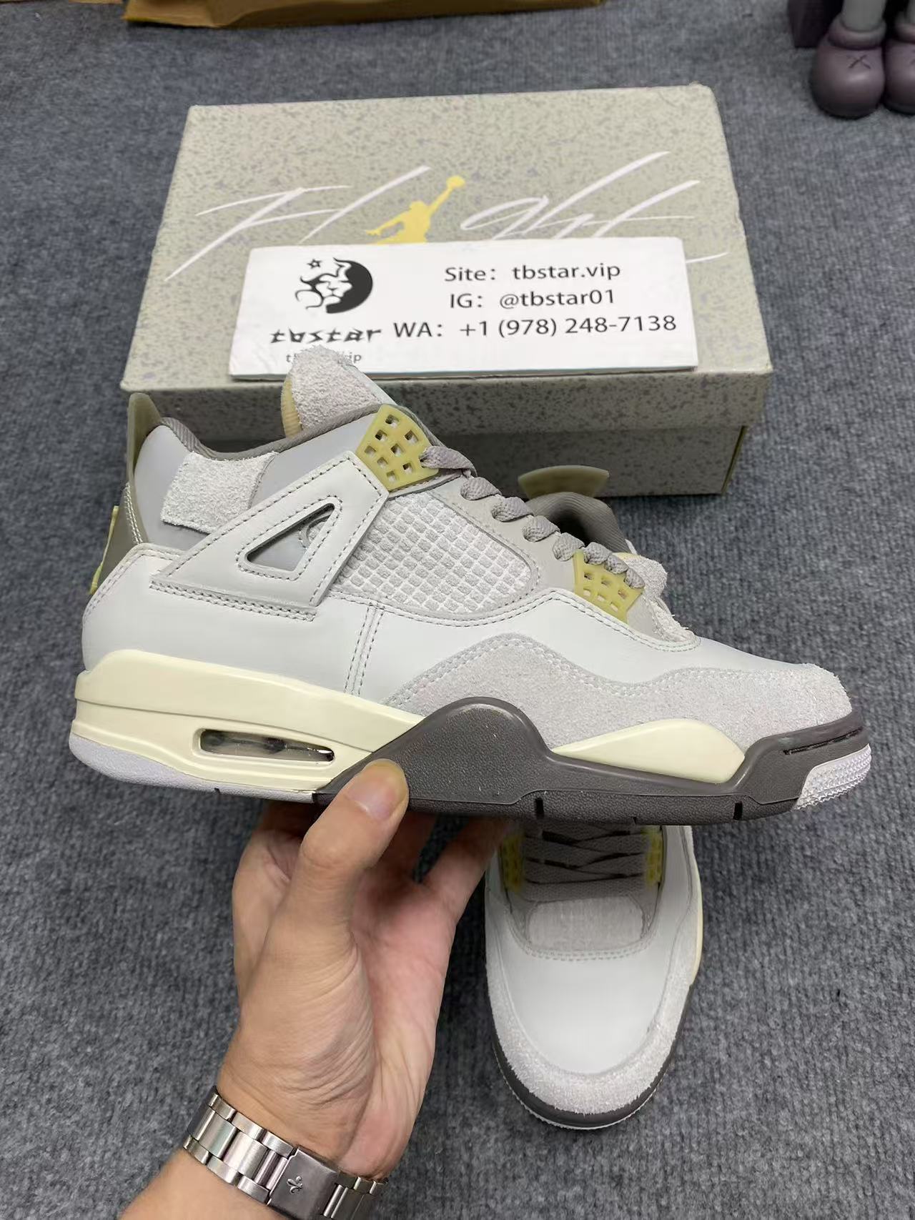 Air Jordan 4 Retro SE Craft Photon Dust