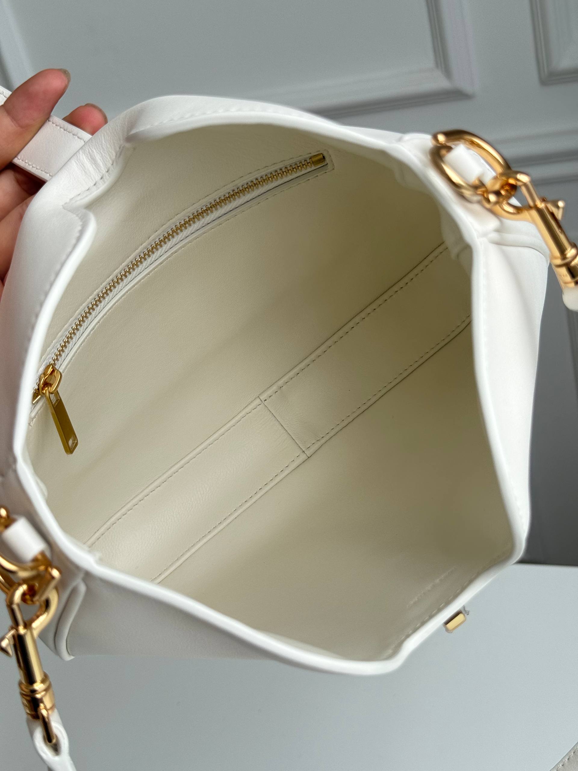 CELINE CAMILLE 16 SOFT