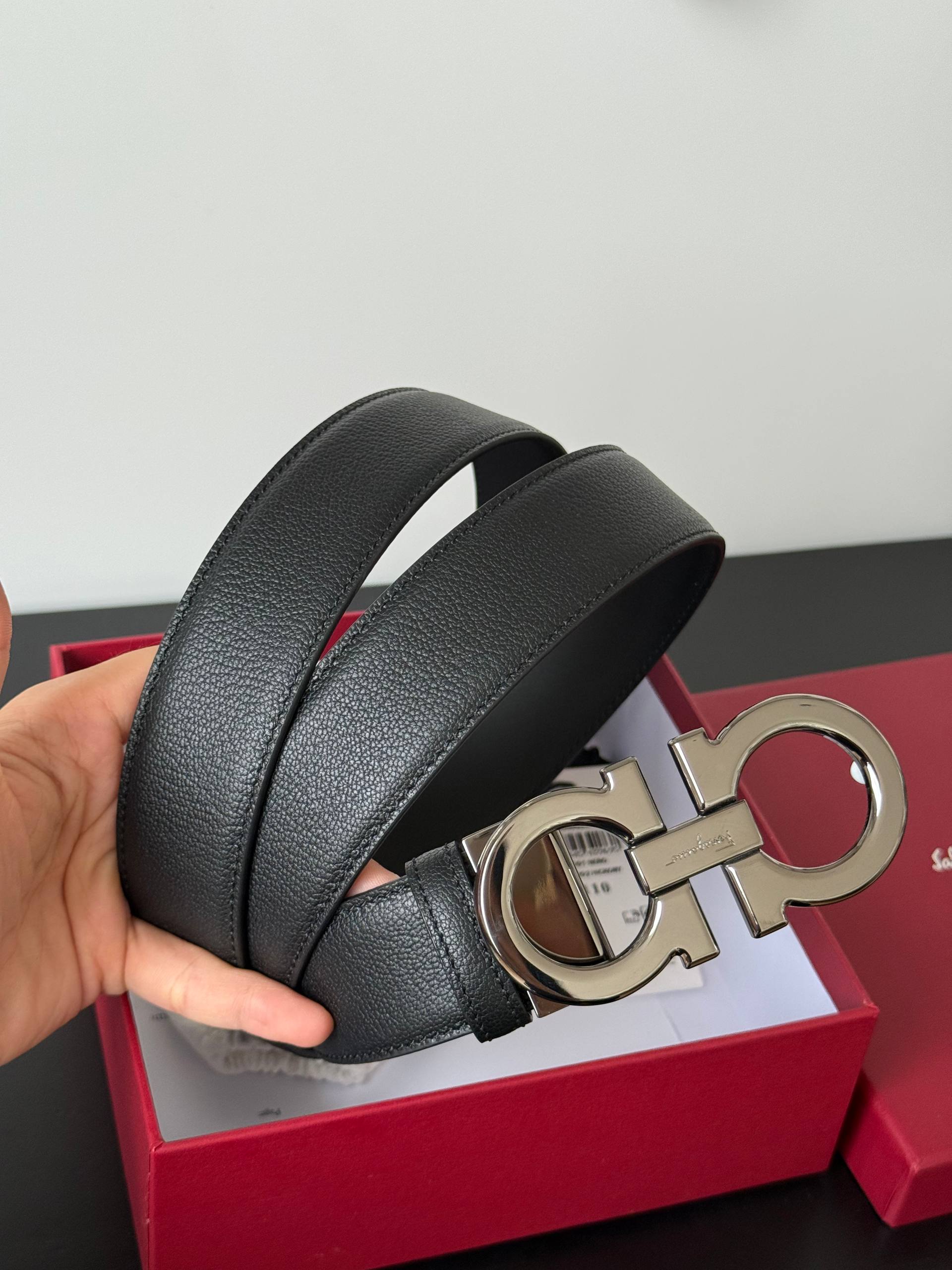 Salvatore Ferragamo Gancini Buckle Reversible Grained Leather Belt