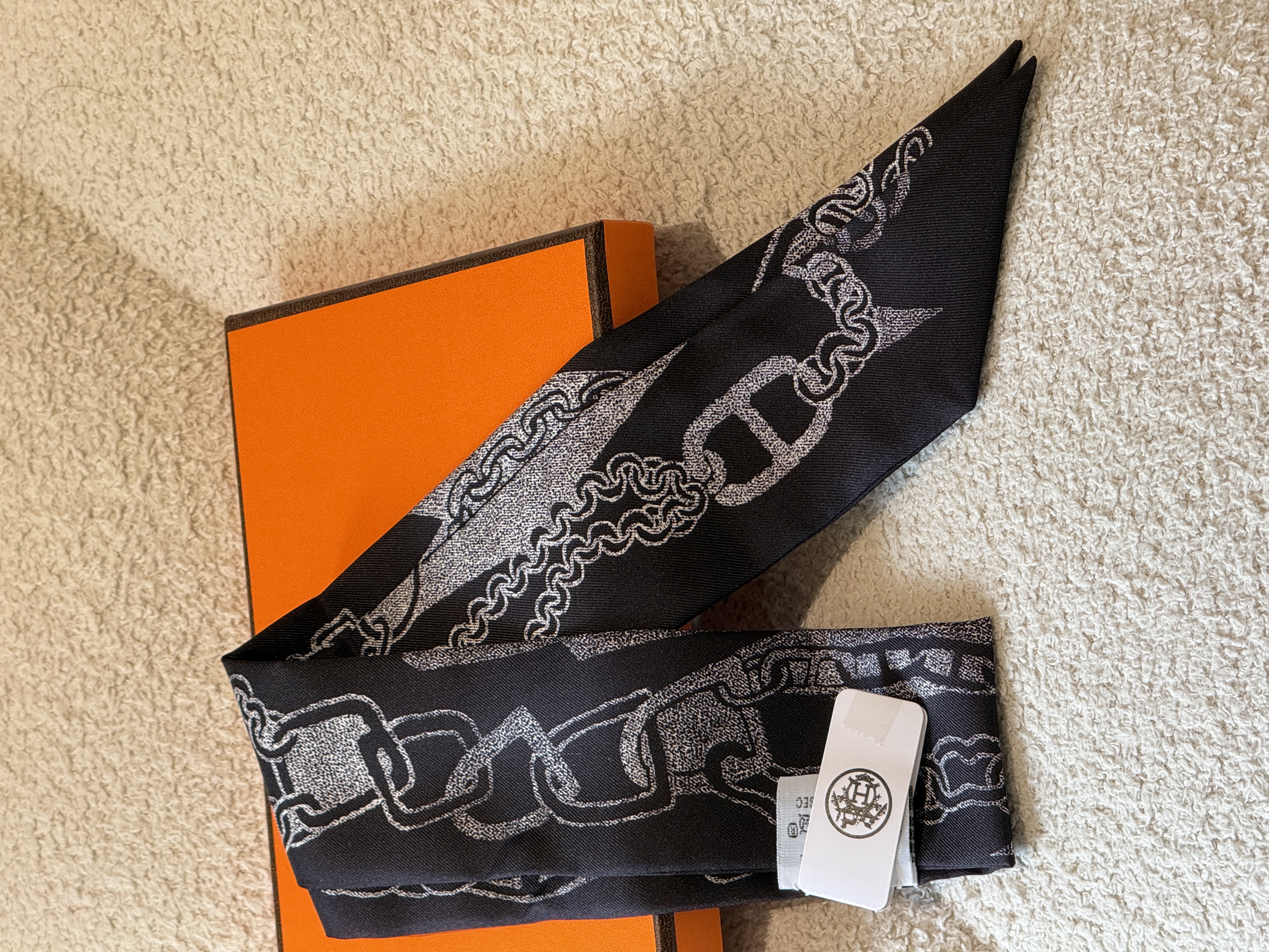 Hermès Twilly small silk scarf