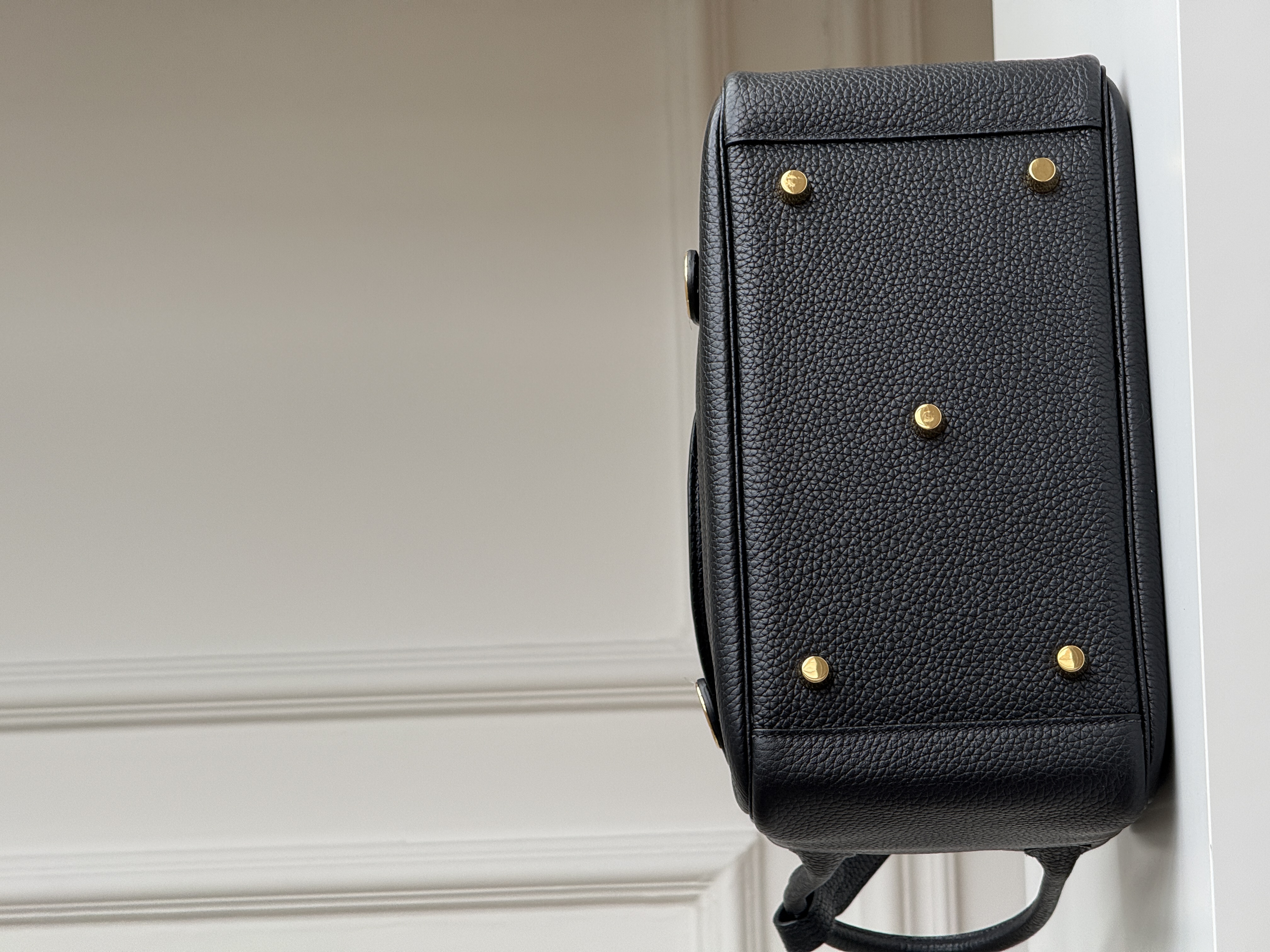 Black & Gold Icon | Hermès Lindy 26 Bag
