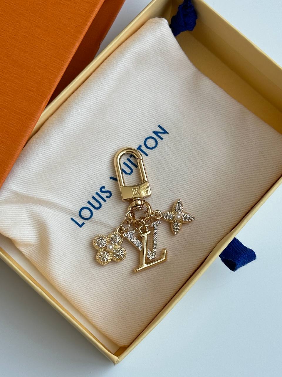 Louis Vuitton Gold Metal LV Logo Four-Leaf Flower Star Bag Charm Keychain