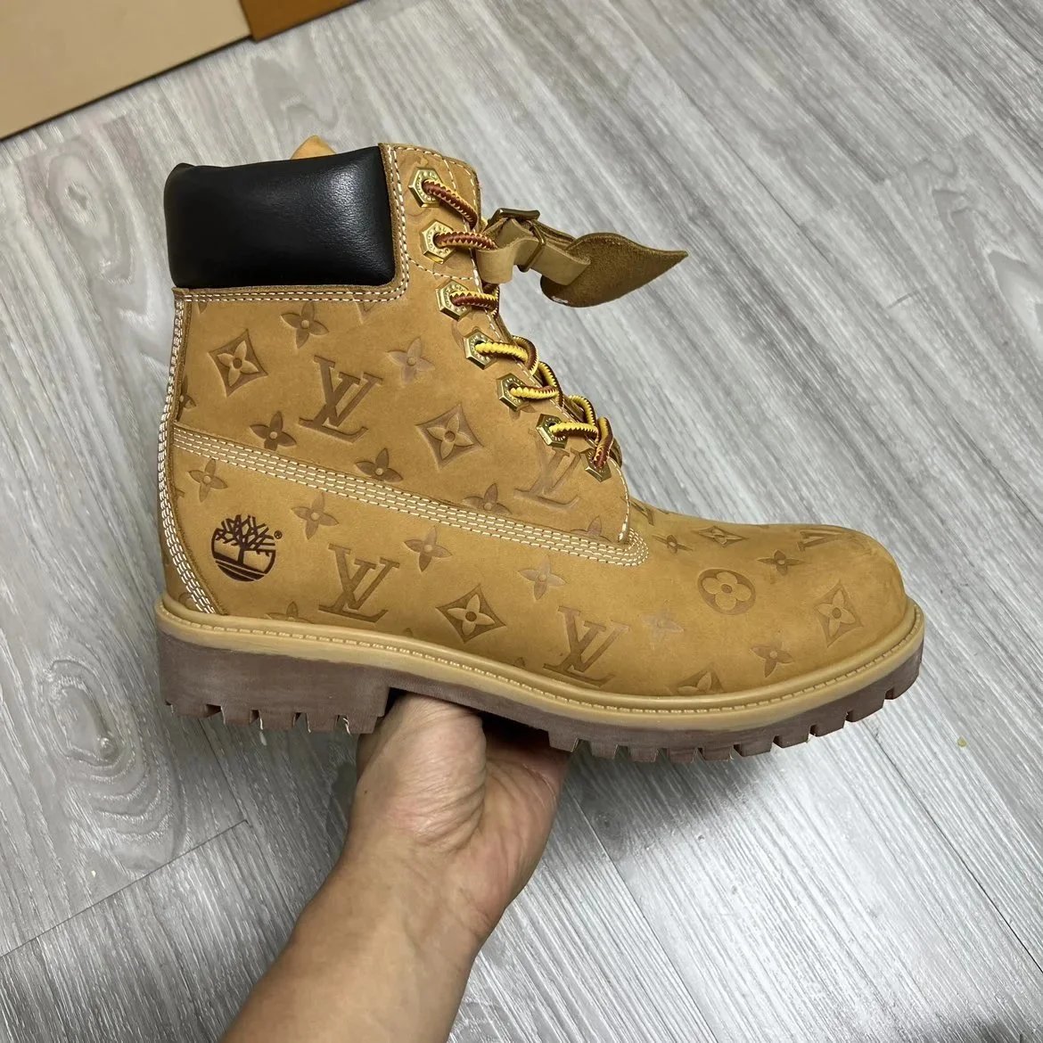LV & Tmberland Boots Brown Color