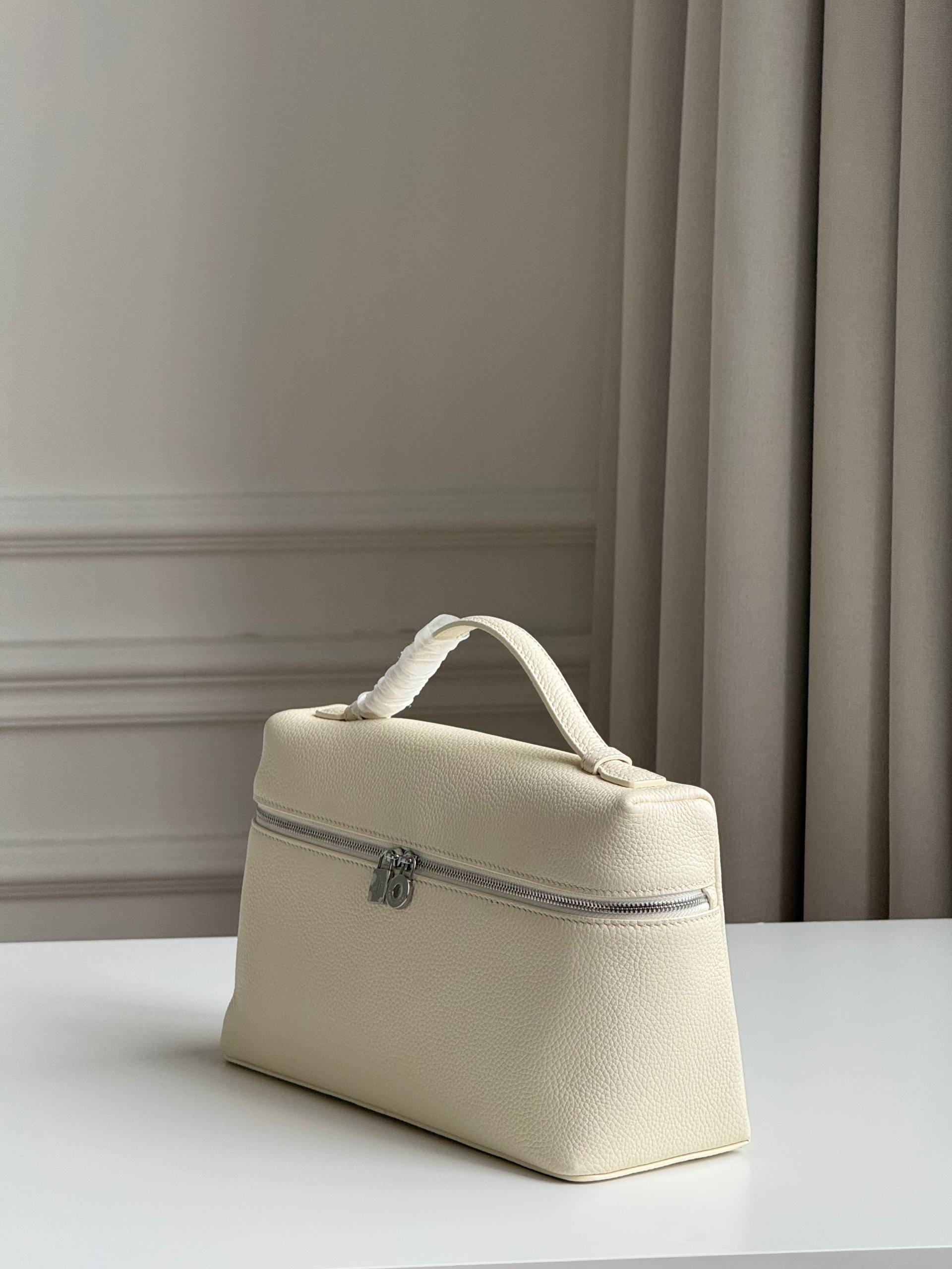 Loro Piana Extra Pocket L19 Lunch Box Bag
