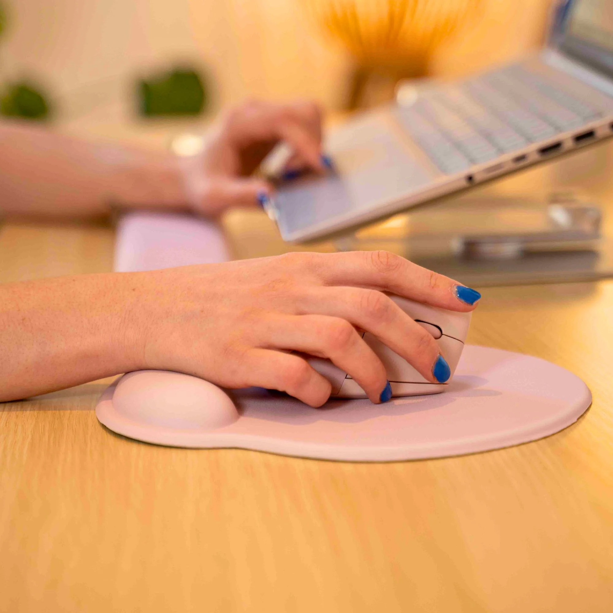 Tapis de souris ergonomique et coussin clavier 2-en-1