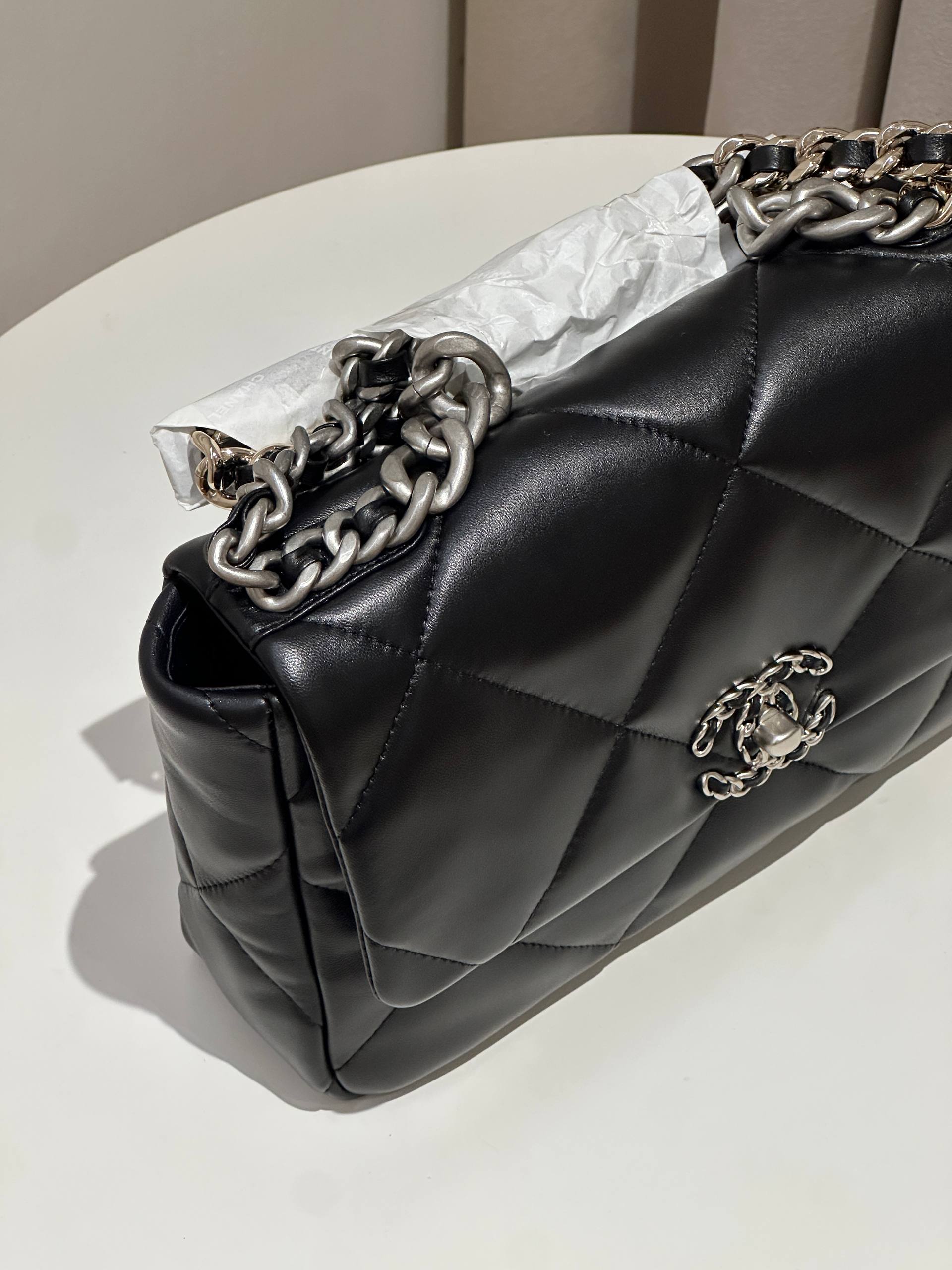 CHANEL 19 Handbag, Shiny Lambskin, Black