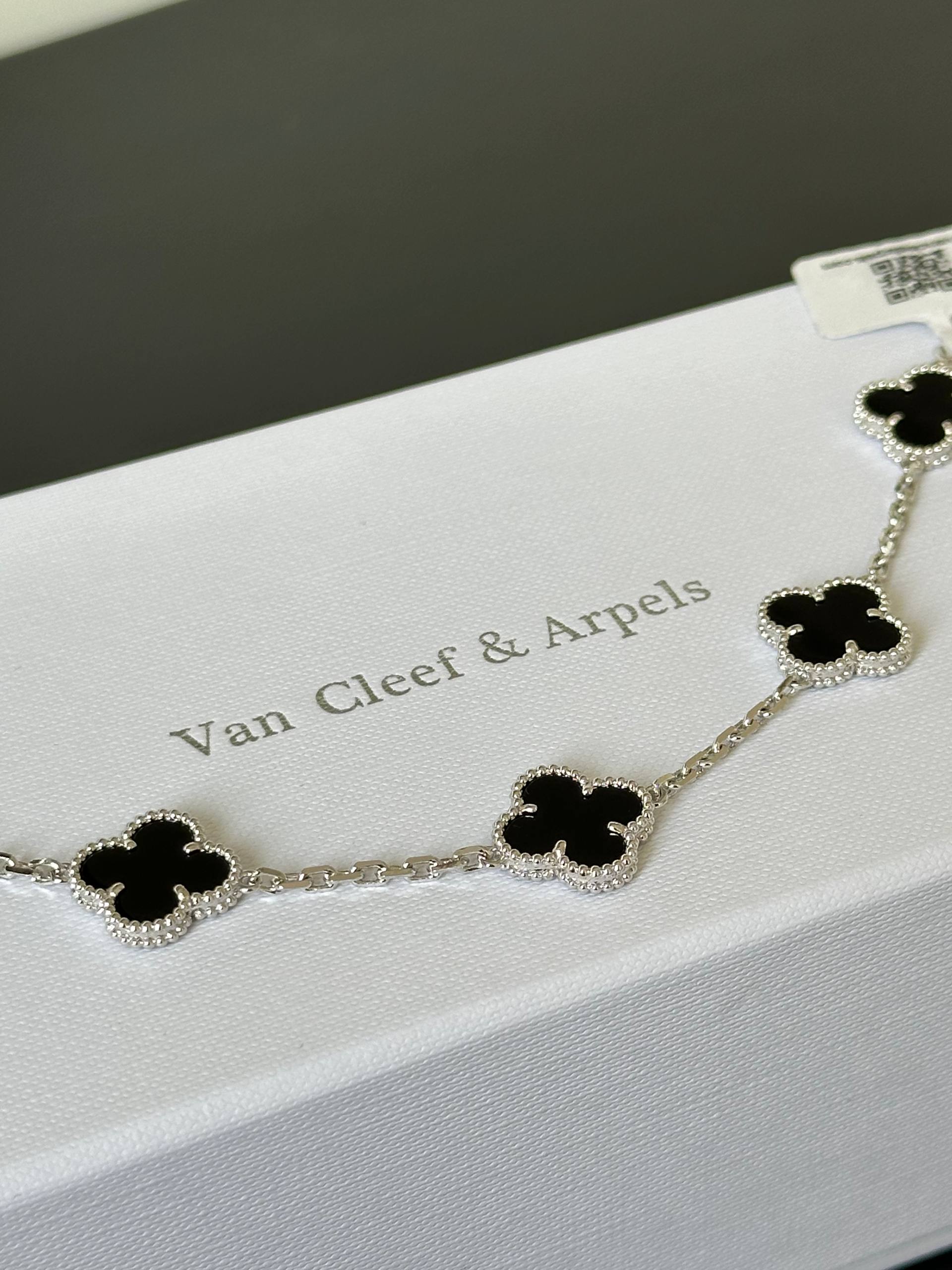 VCA Black Onyx 5-Motifs Bracelet