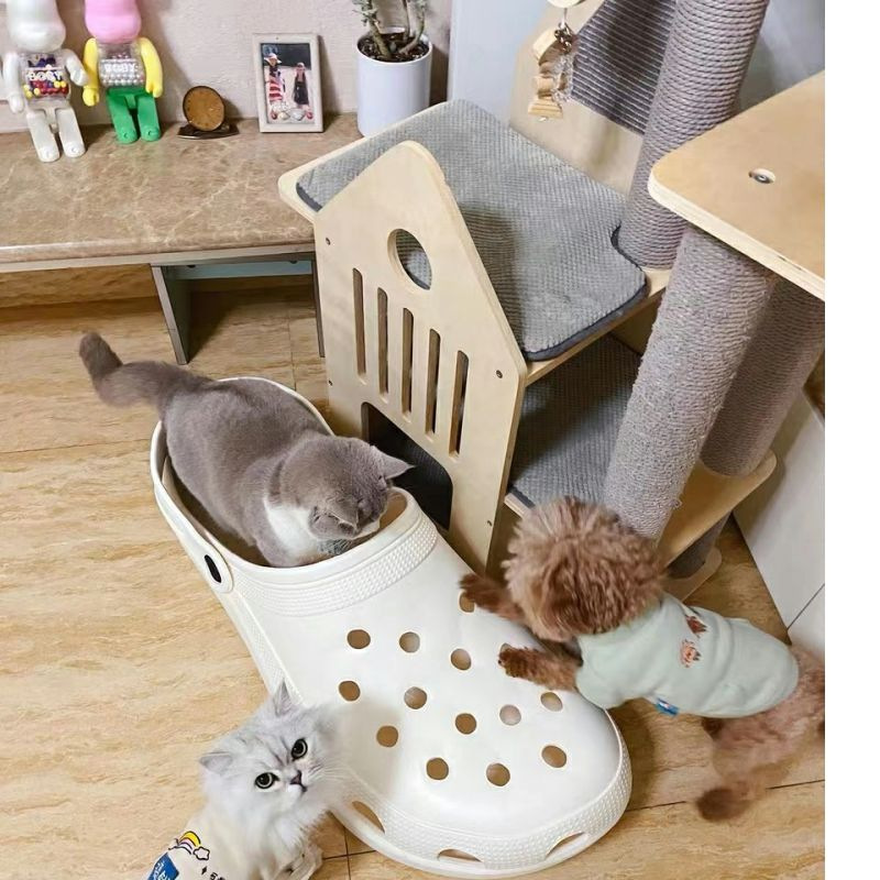 Giant Crocs Shoe Toy Pet Bed - Hilarious & Creative Crocs Style Cat/Dog House - MAISONKAIRON