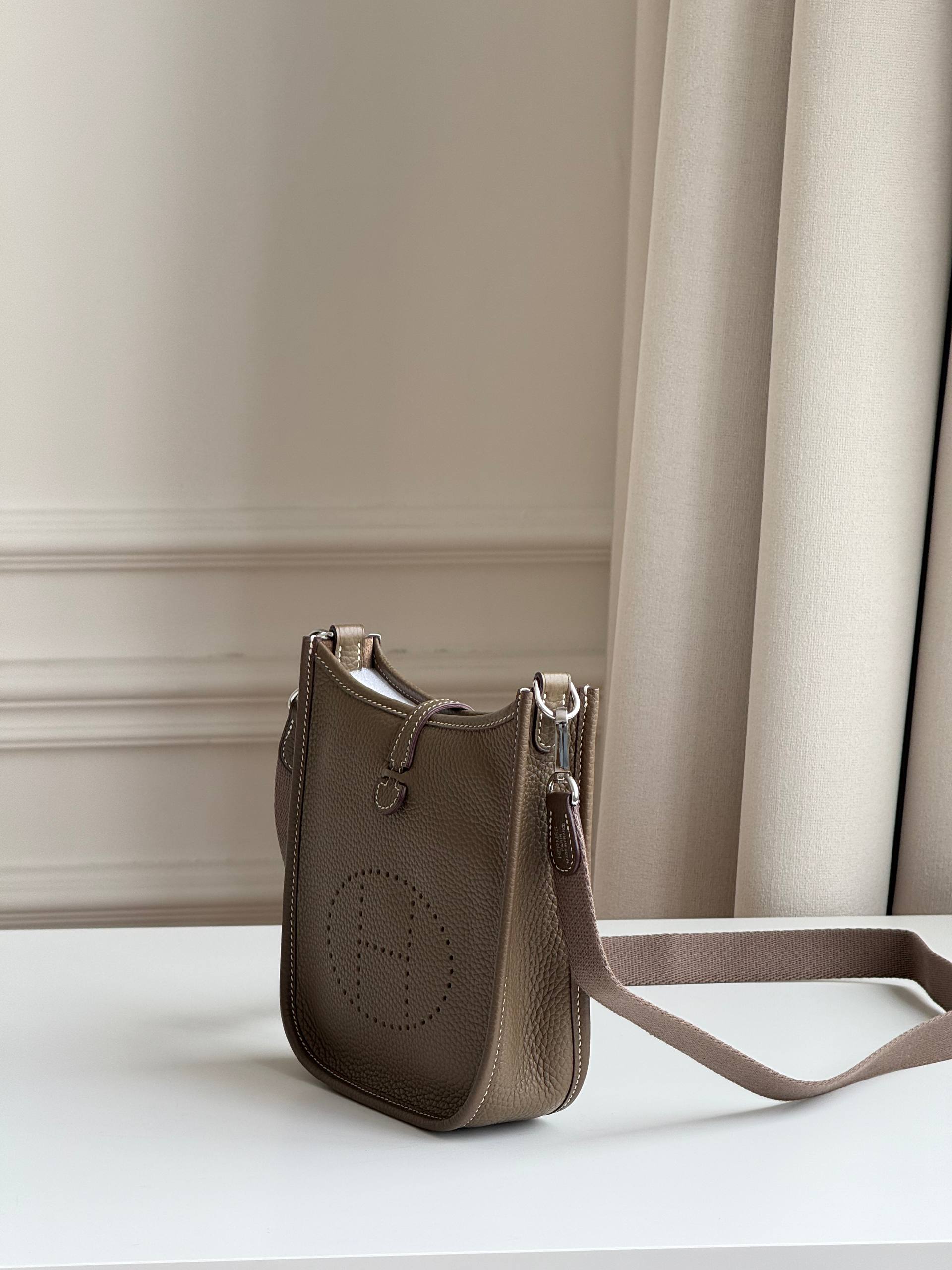 Hermès Evelyne Taurillon Clemence Crossbody Bag