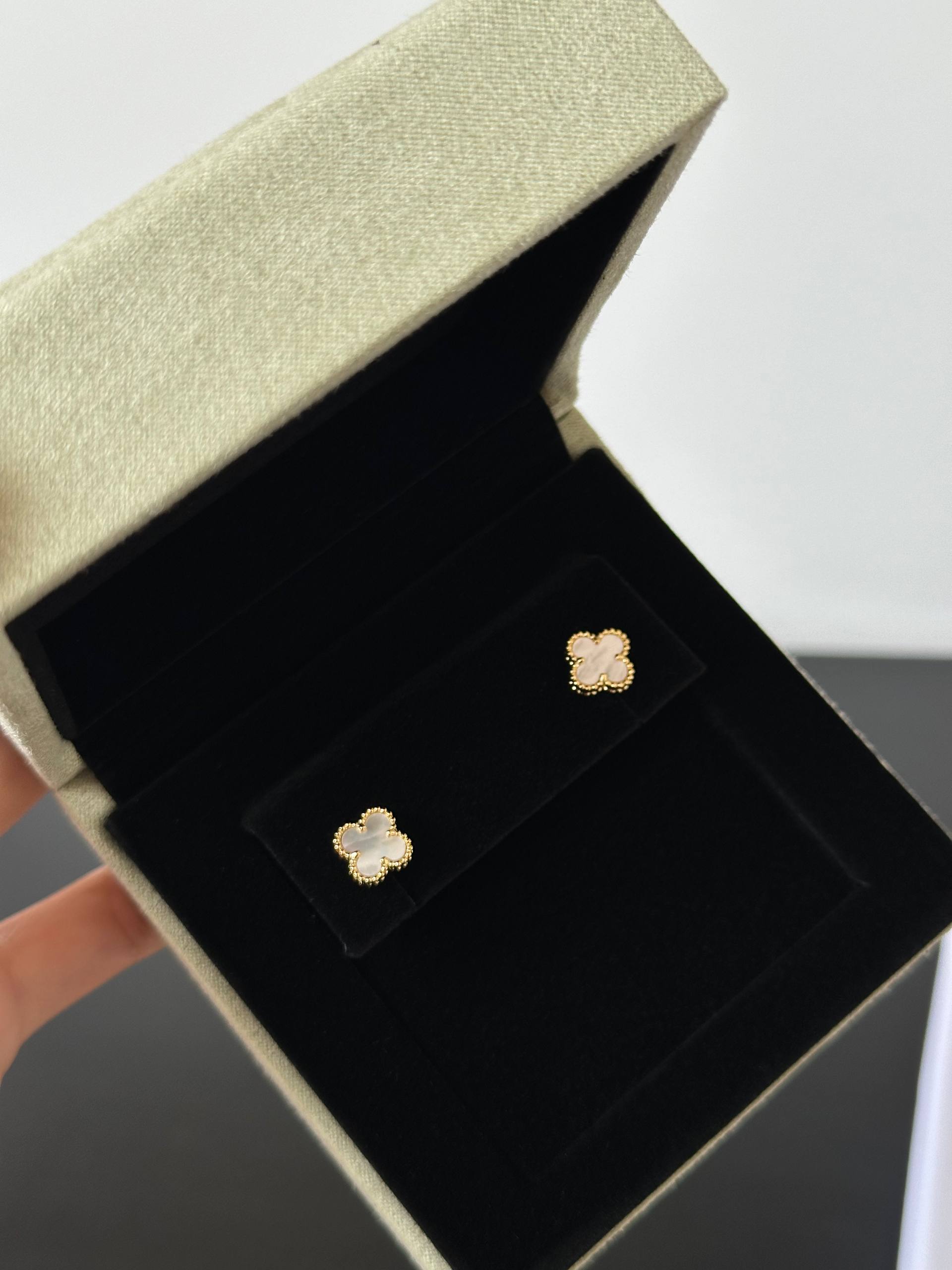 Van Cleef & Arpels Sweet Alhambra
