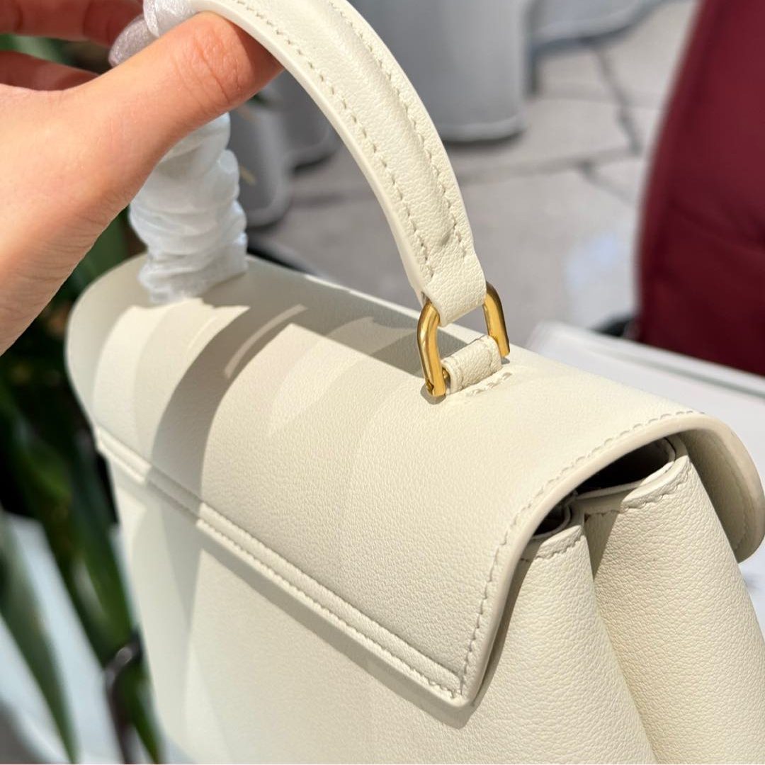 MEDIUM BUCKET IN TRIOMPHE CANVAS ANDCALFSKIN