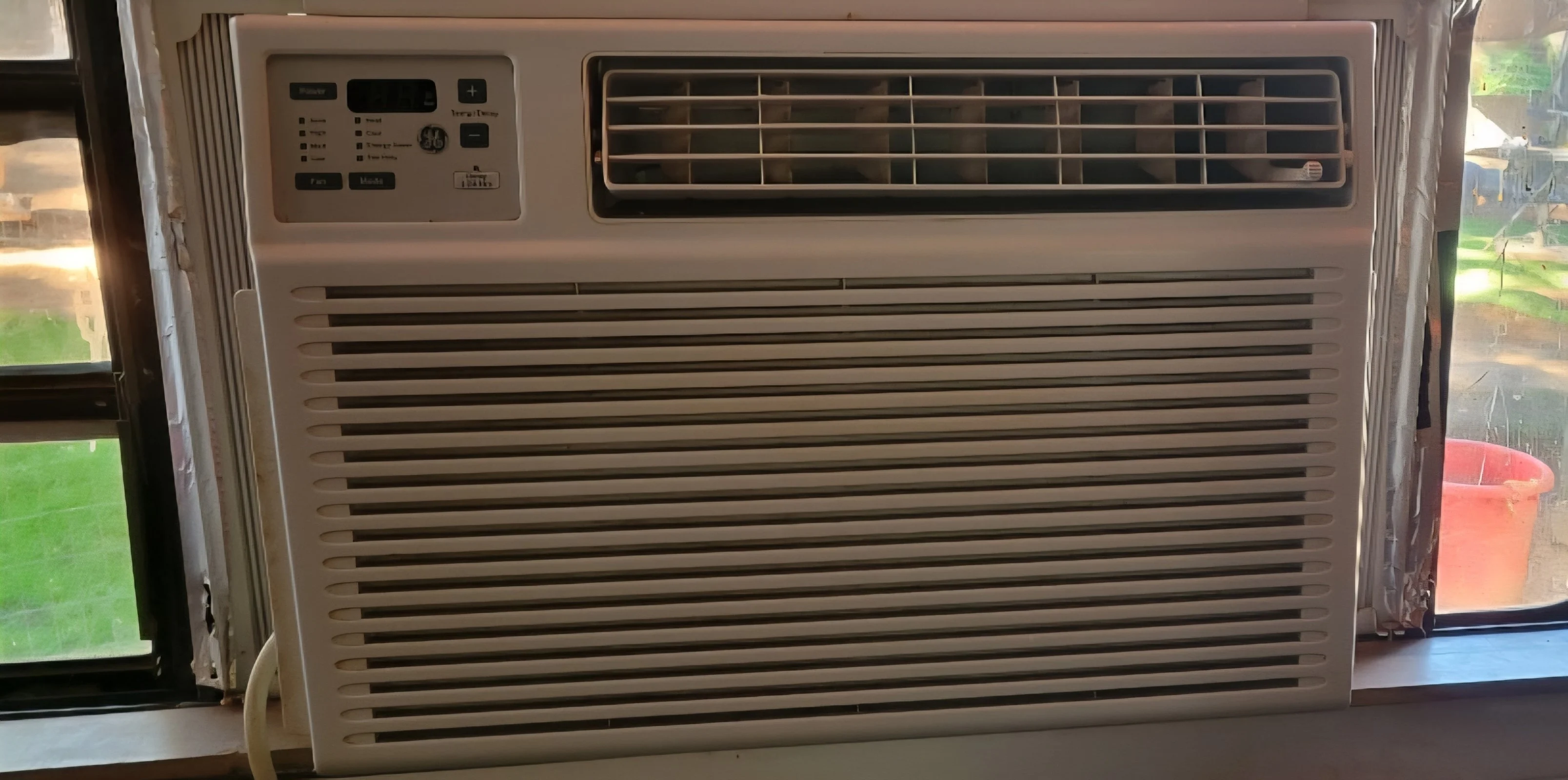 230v GE HEATER/AC COMBO UNIT w/ remote WGG0H