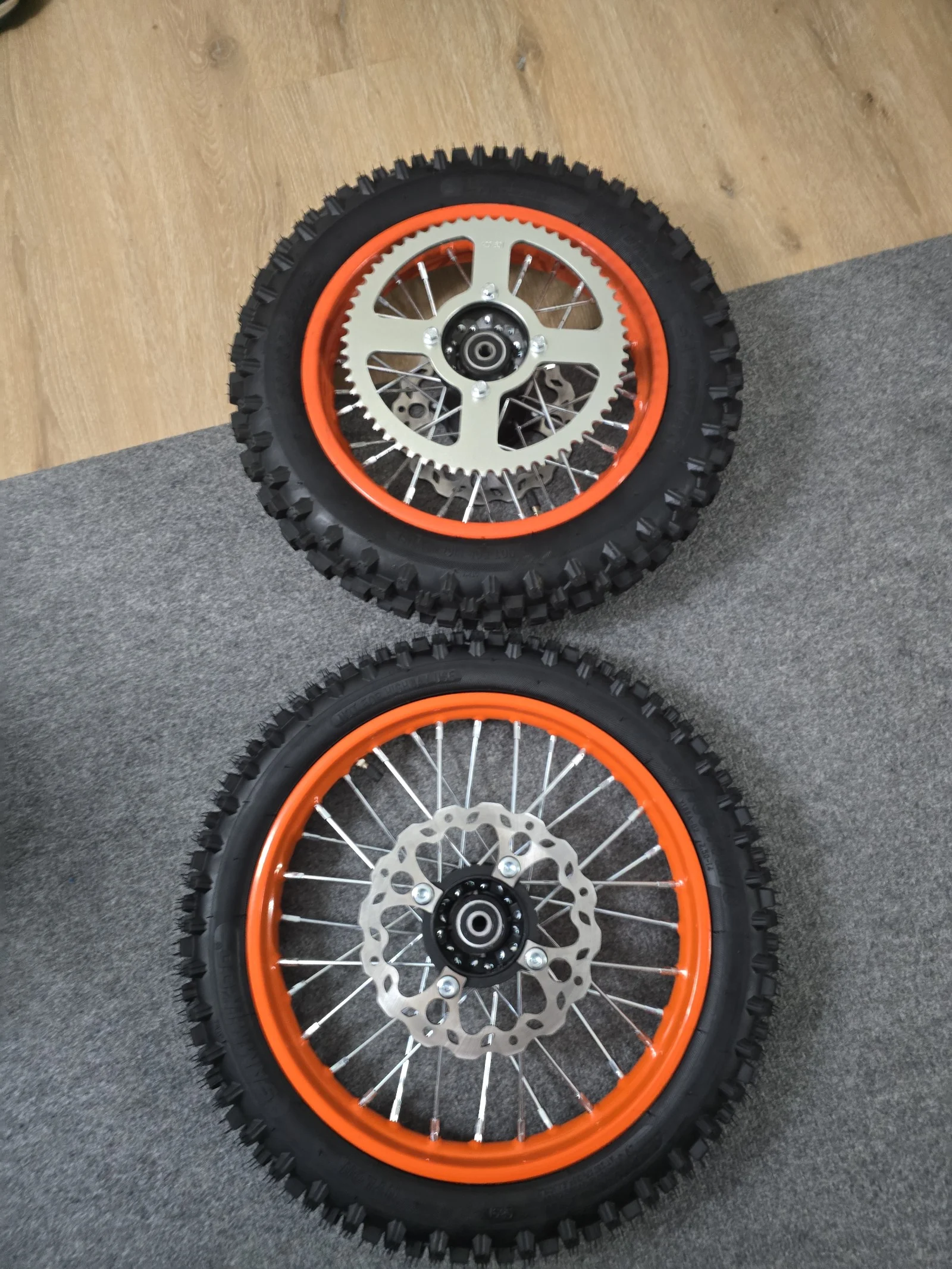 Tuttio soleil 01 black/orange stock 14