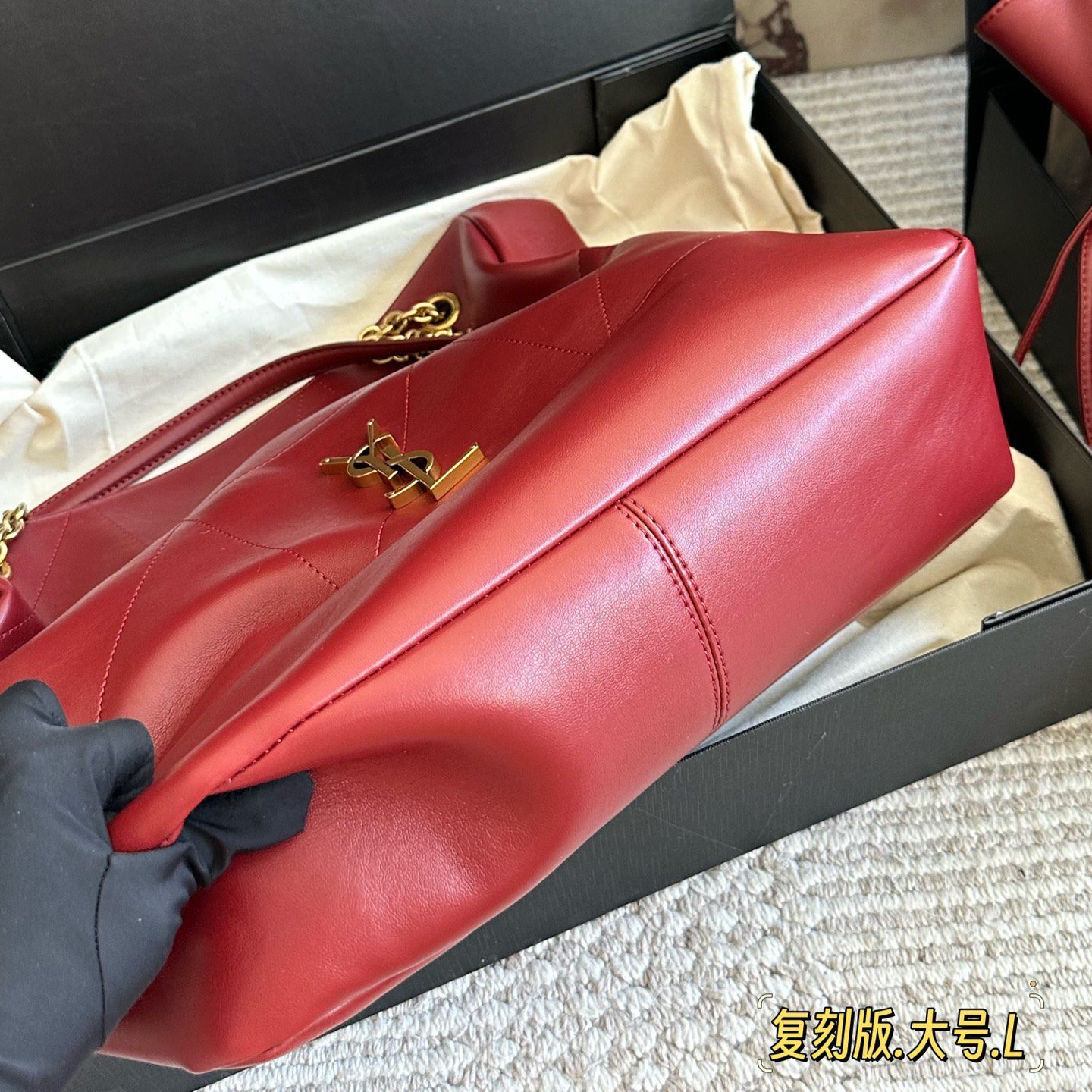 JAMIE SHOPPING IN LAMBSKIN