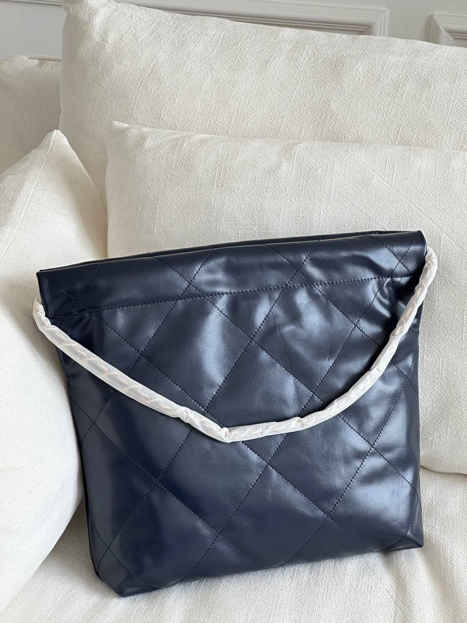 CHANEL 22 Quilted Shiny Calfskin Tote Bag in Navy Blue