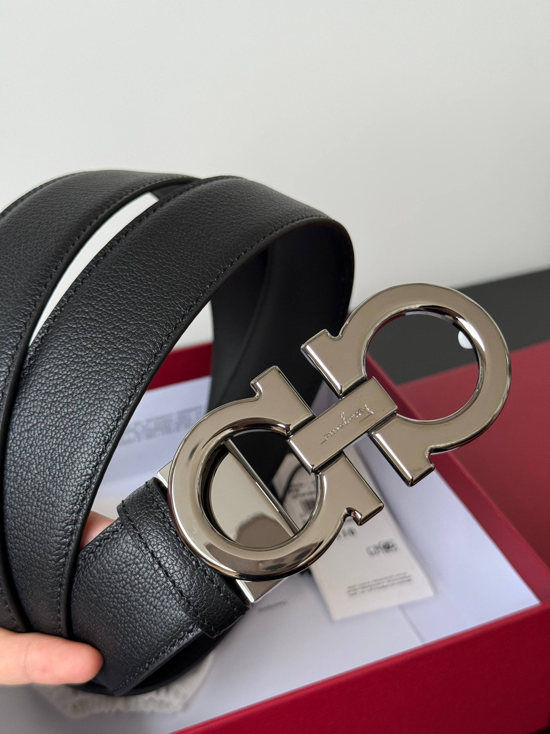 Salvatore Ferragamo Gancini Buckle Reversible Grained Leather Belt