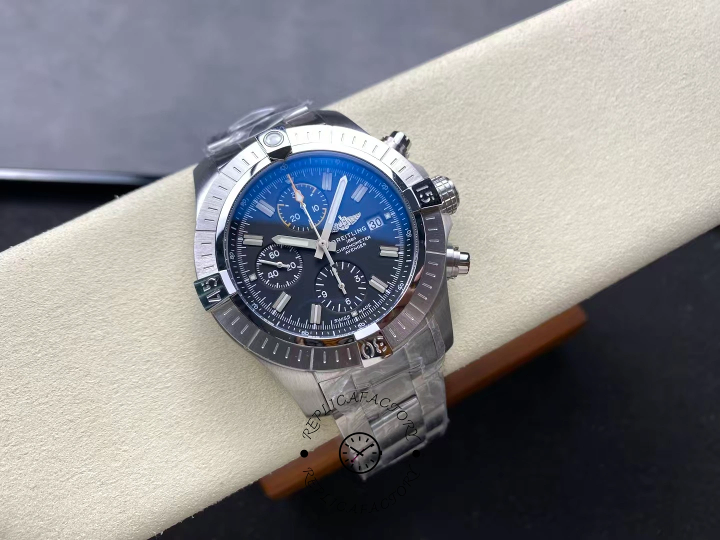 Breitling Avenger Automatic Chronograph A13317101B1A1 Replica 45mm Men's Watch