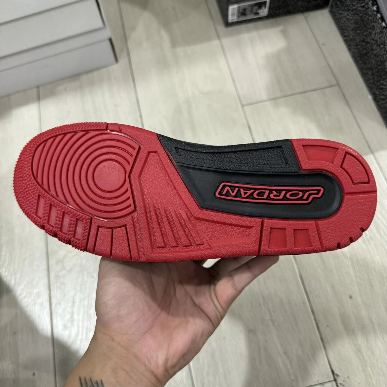 Air Jorden 2 Black & Red Color