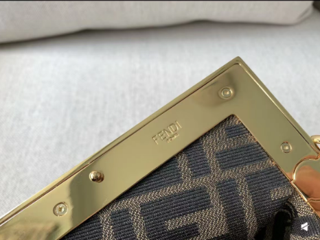 FLAT BAGUETTE POUCH