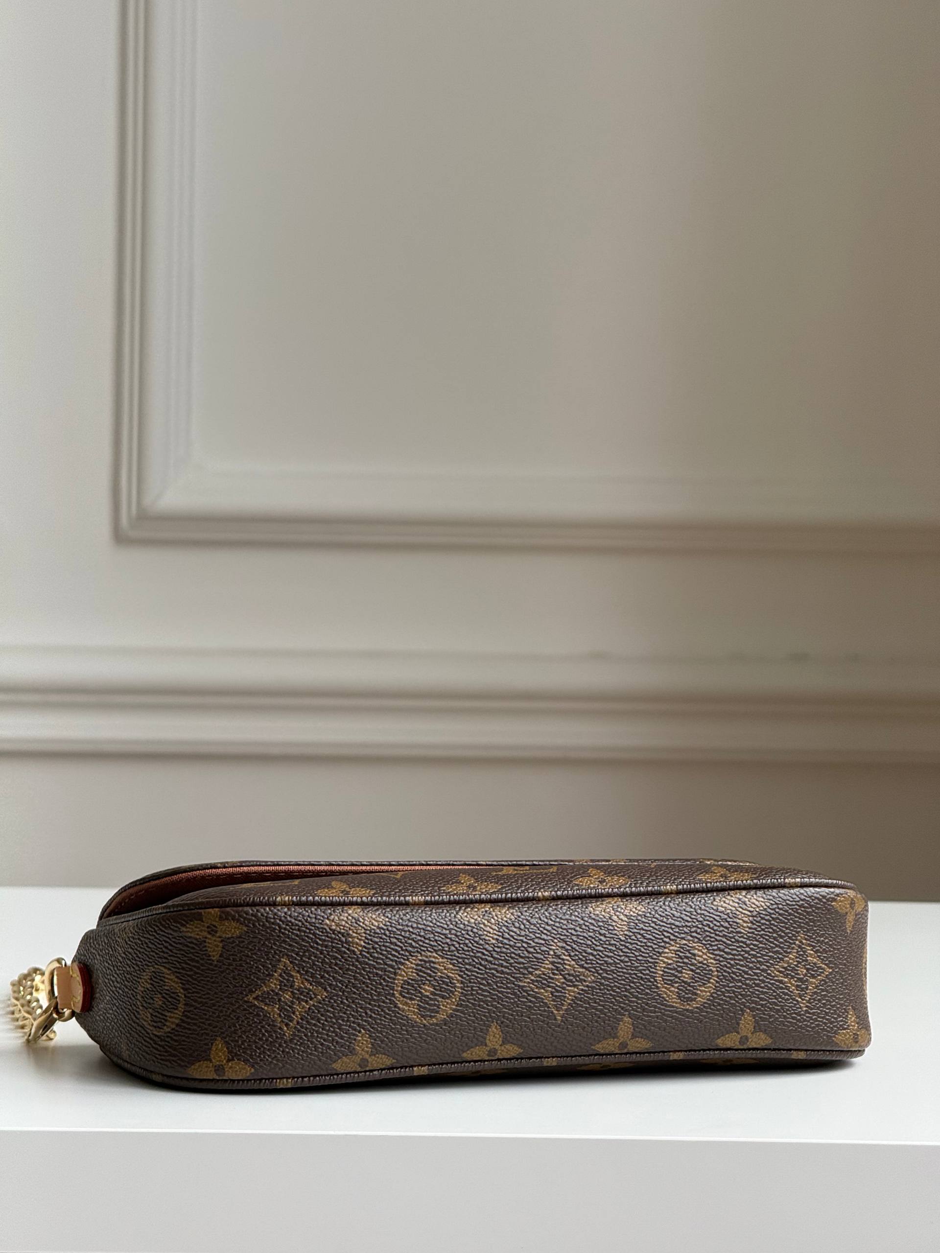 LV Ivy Crossbody Bag