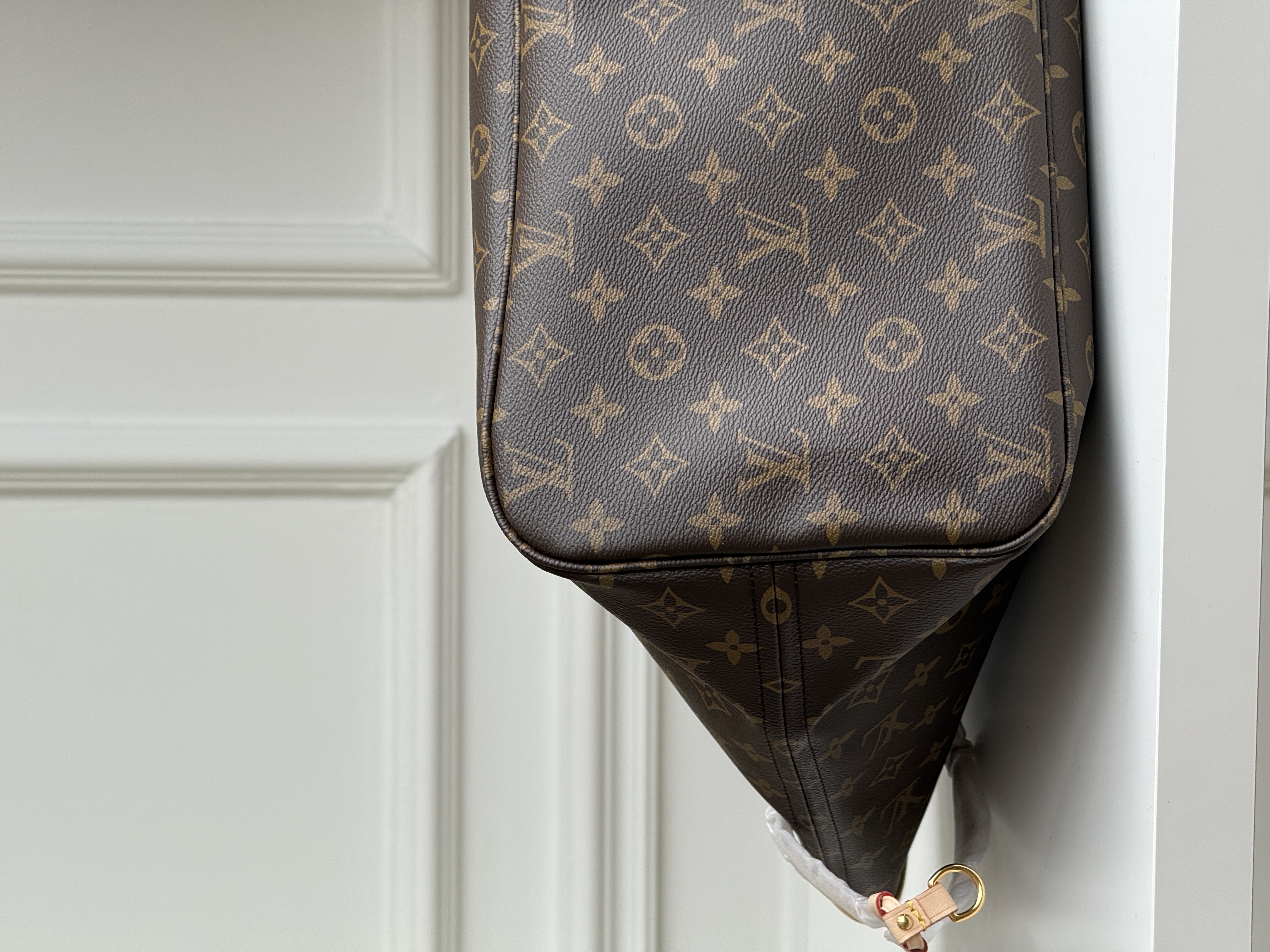 Louis Vuitton Neverfull MM Monogram Tote Bag